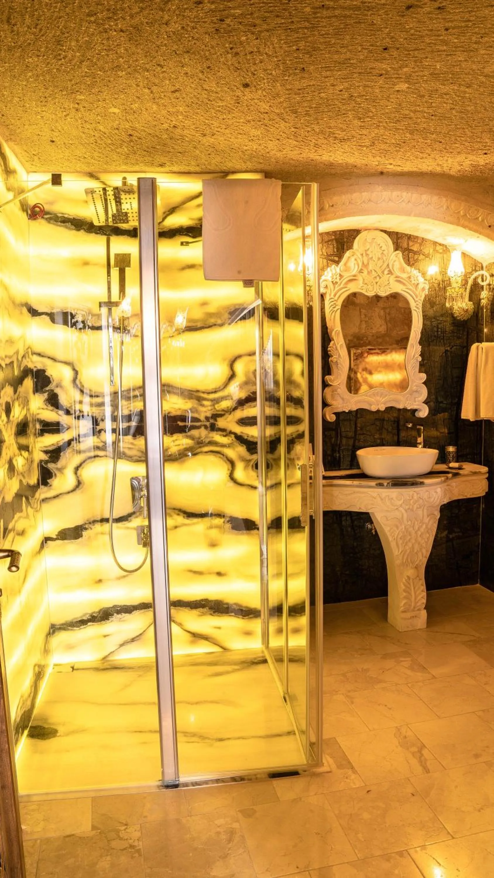 Shower in Elika Cave Suites & Spa