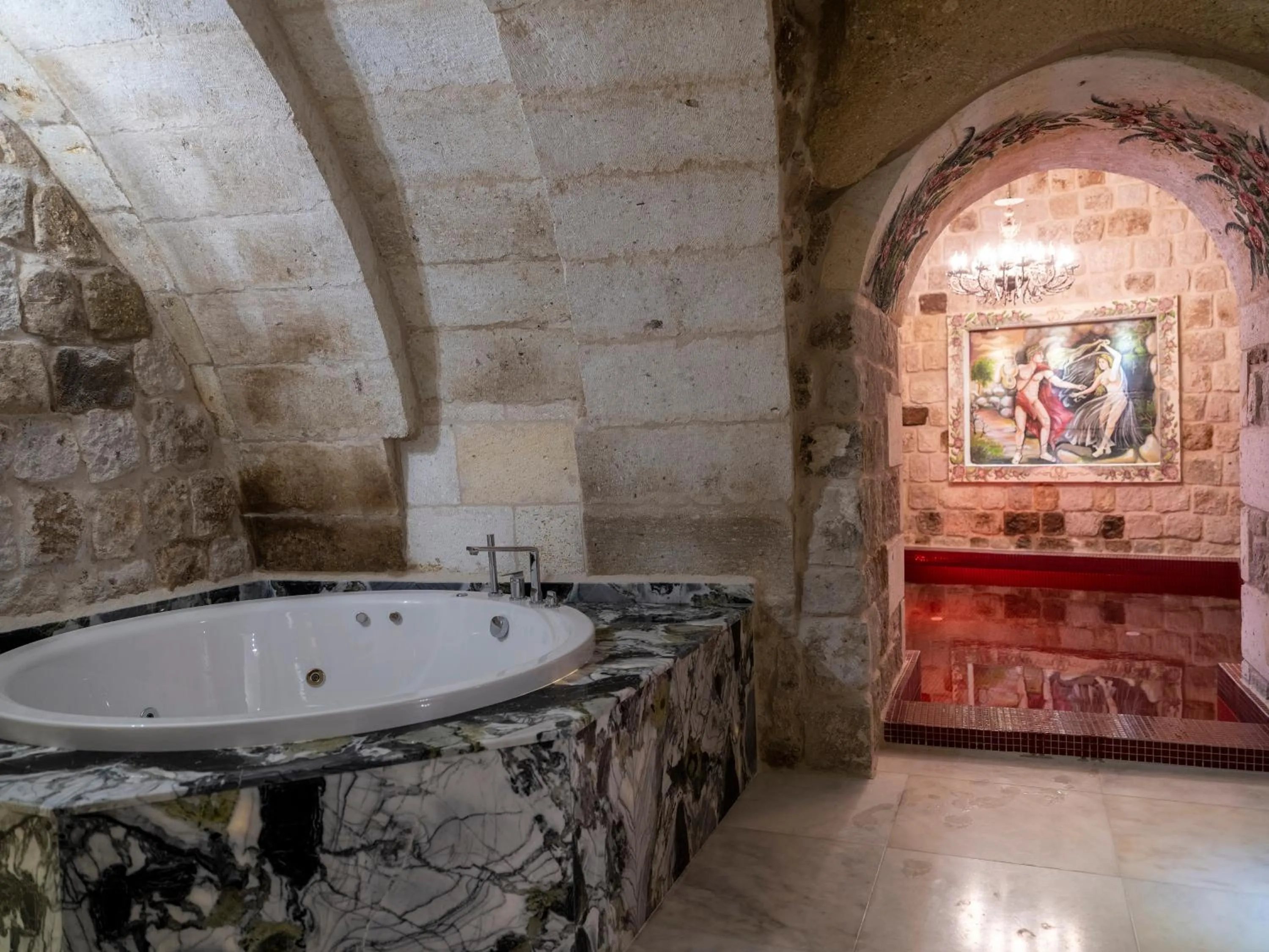 Hot Tub in Elika Cave Suites & Spa