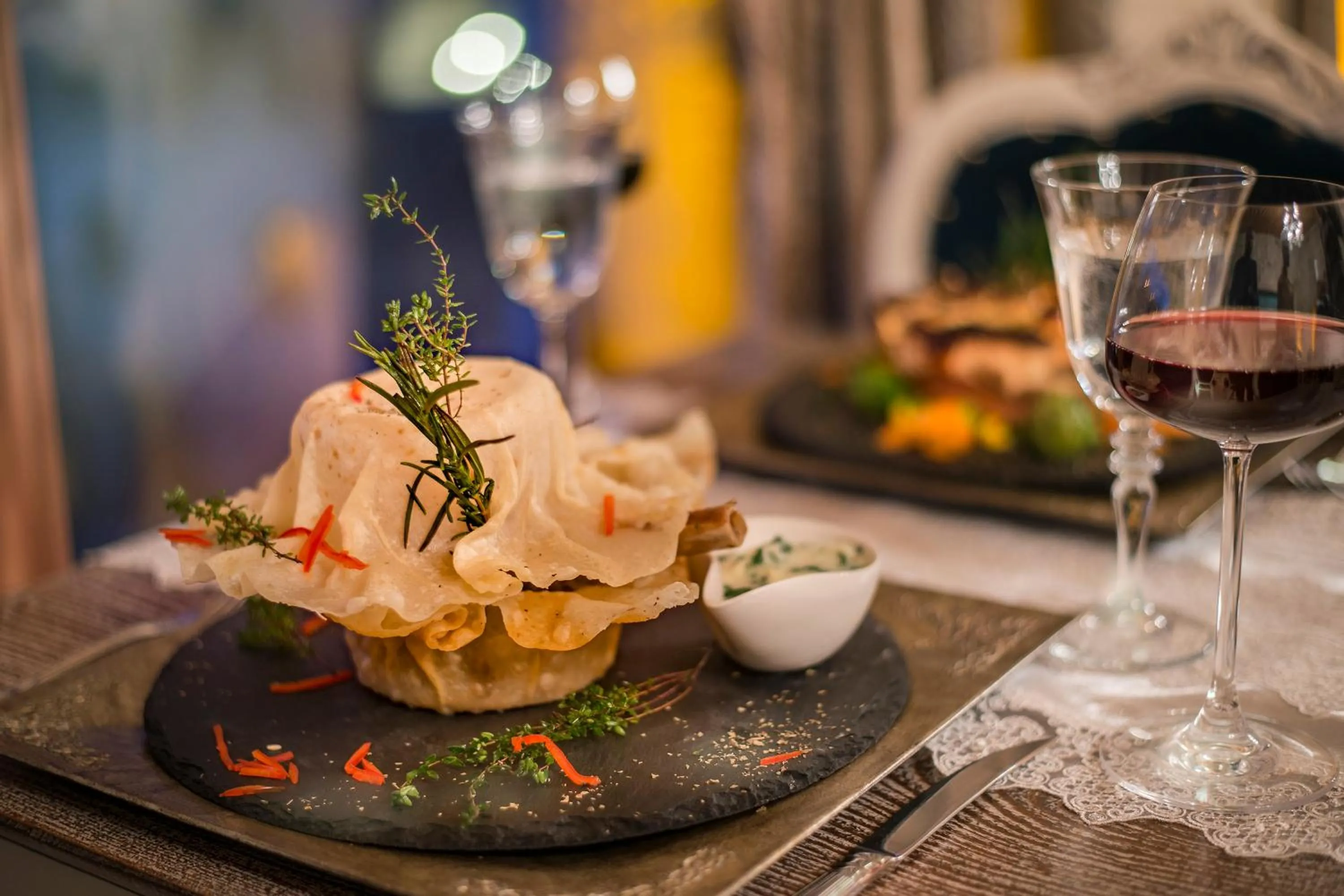 Restaurant/places to eat in Elika Cave Suites & Spa