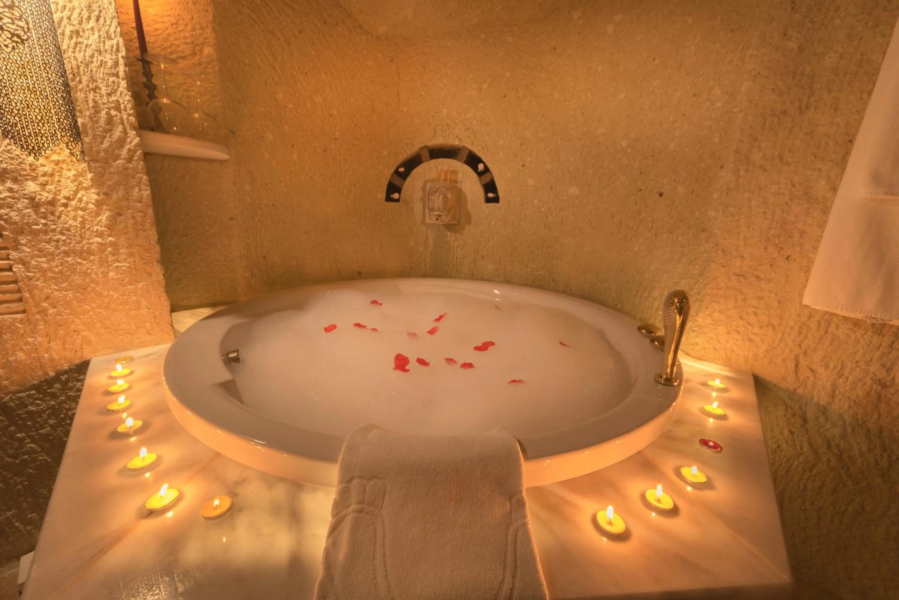 Bathroom in Elika Cave Suites & Spa