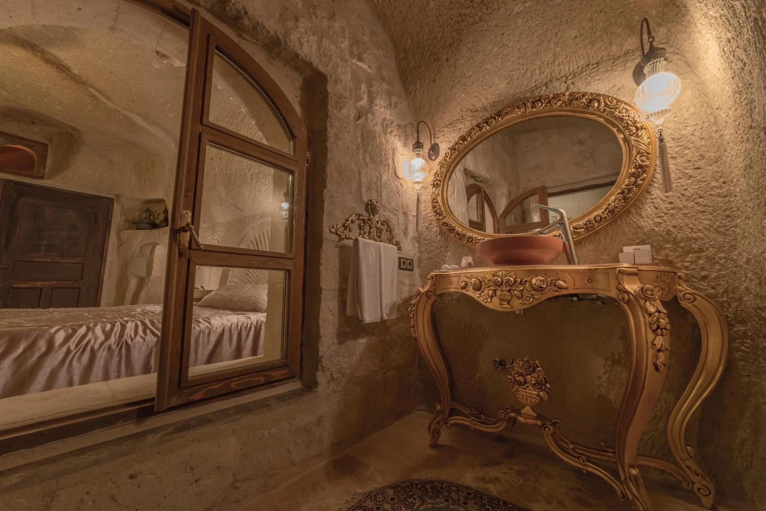 Bathroom, Bed in Elika Cave Suites & Spa