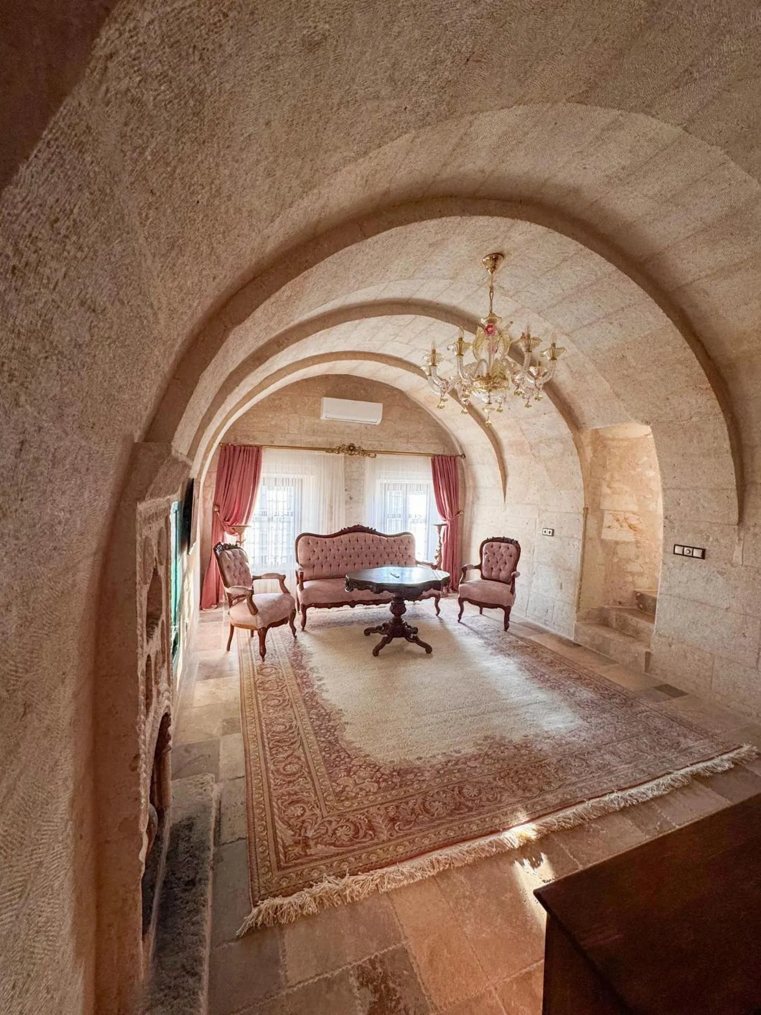 Elika Cave Suites & Spa