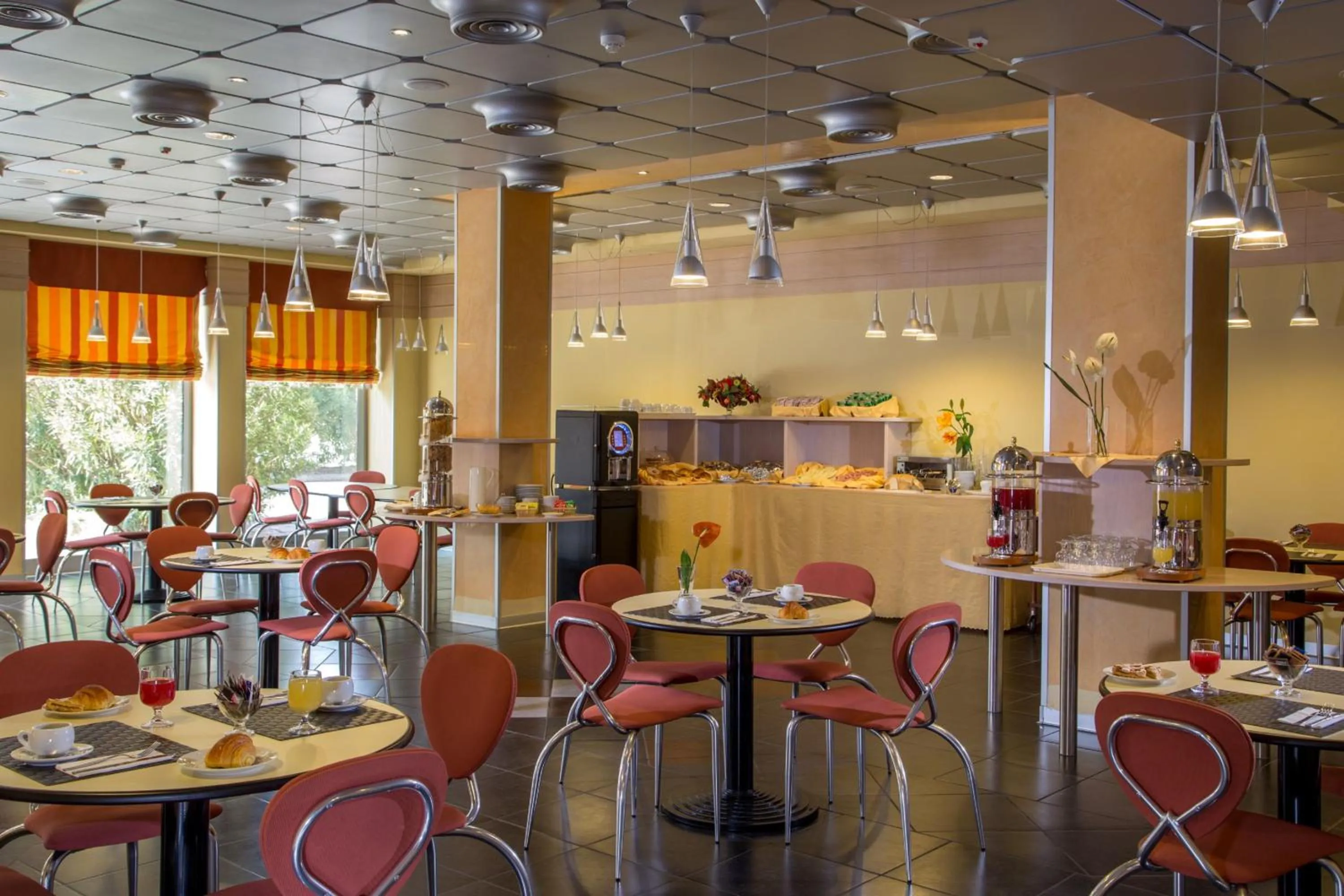 Food and drinks in Hotel Mediterraneo