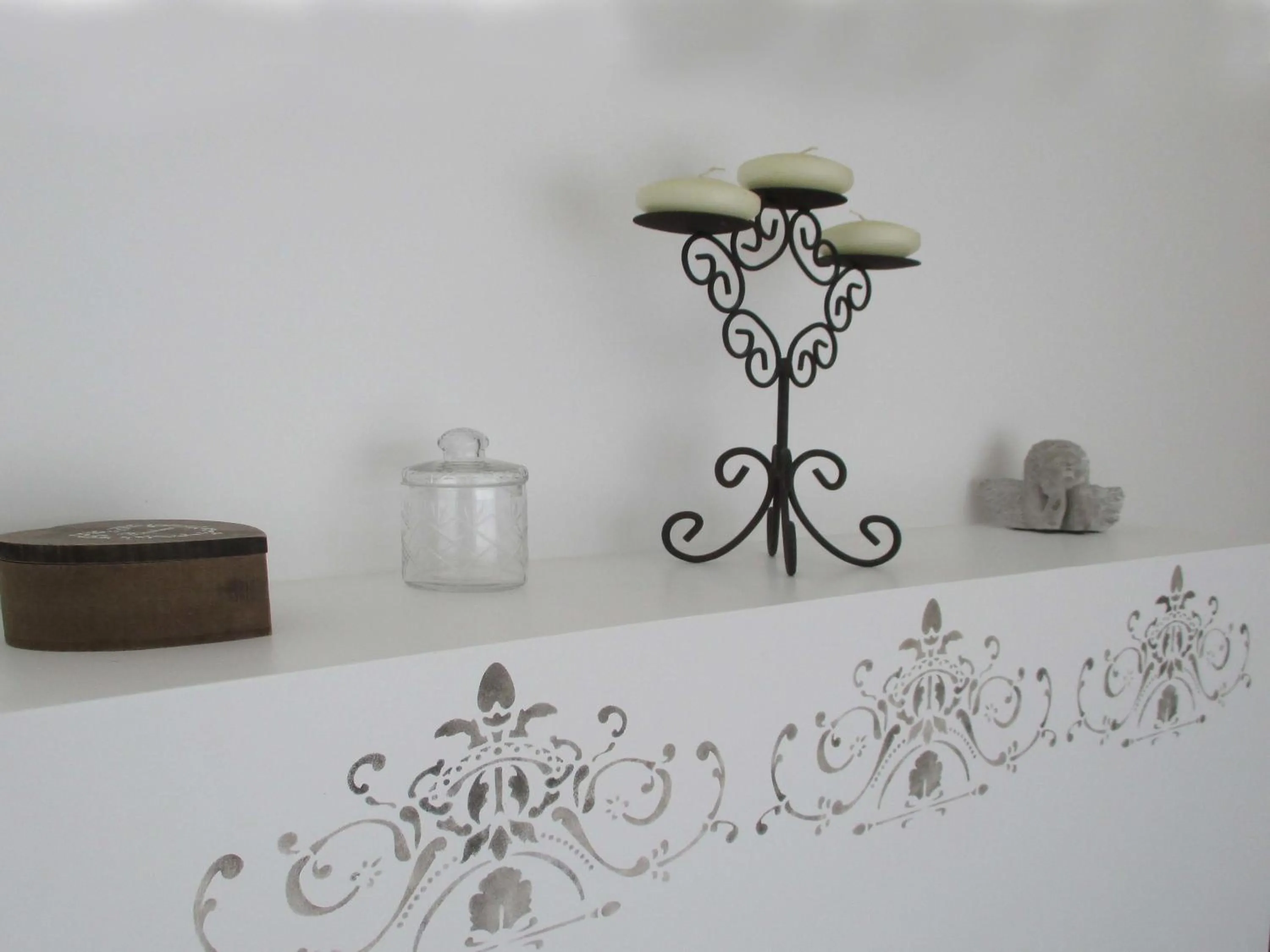 Decorative detail in Les Abris Du Château