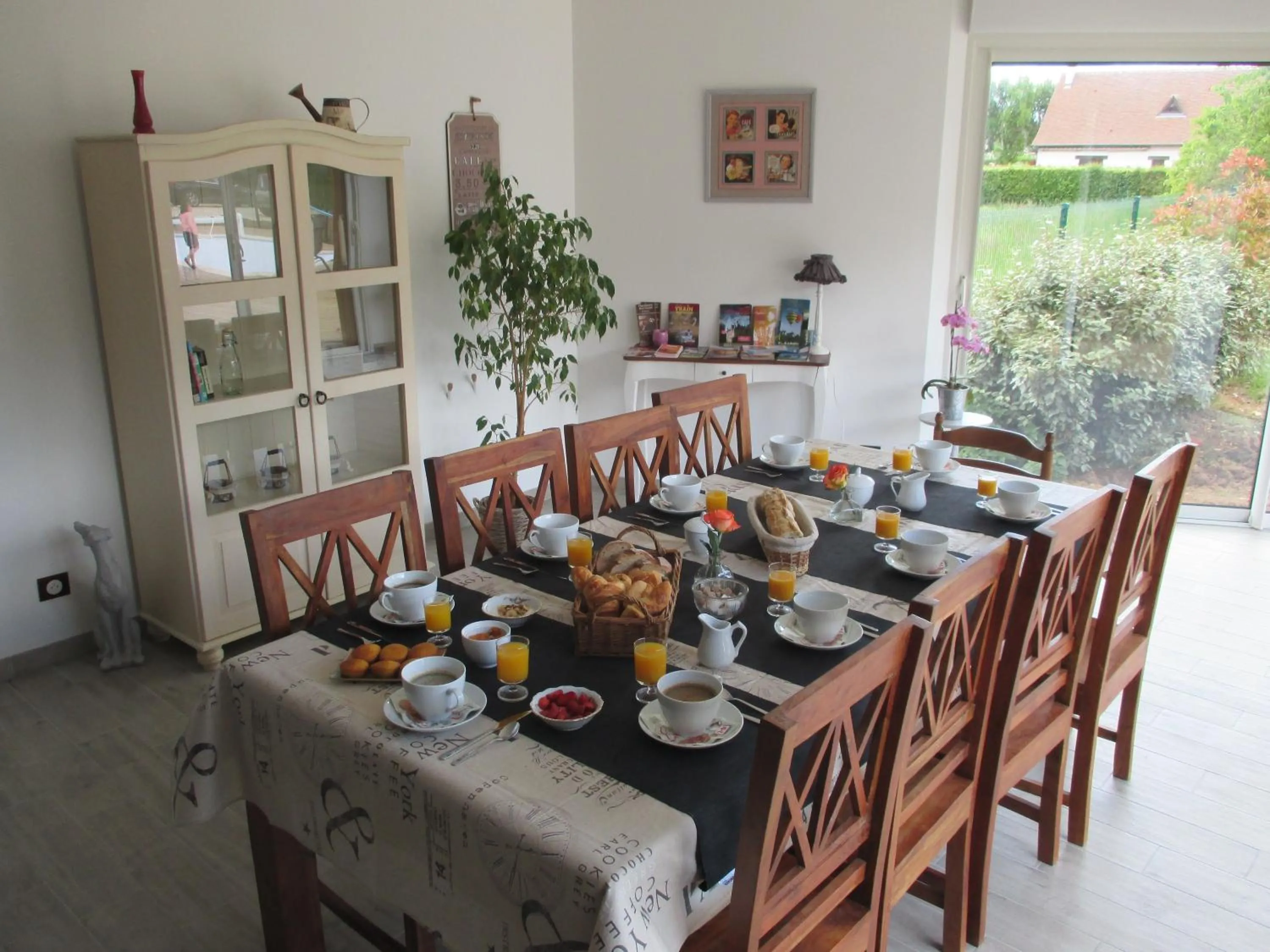 Restaurant/places to eat in Les Abris Du Château