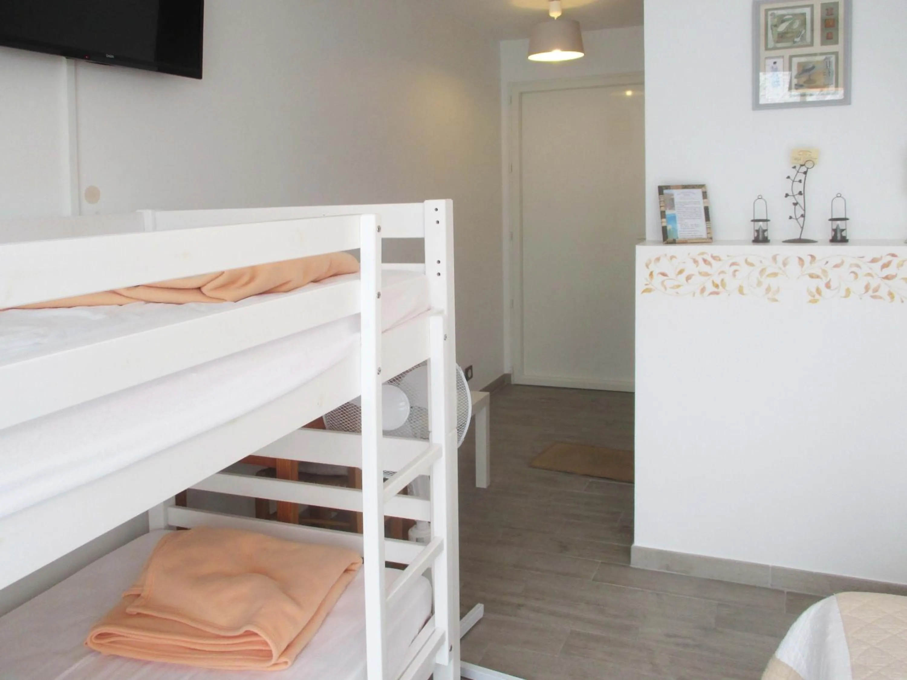 bunk bed, Bed in Les Abris Du Château