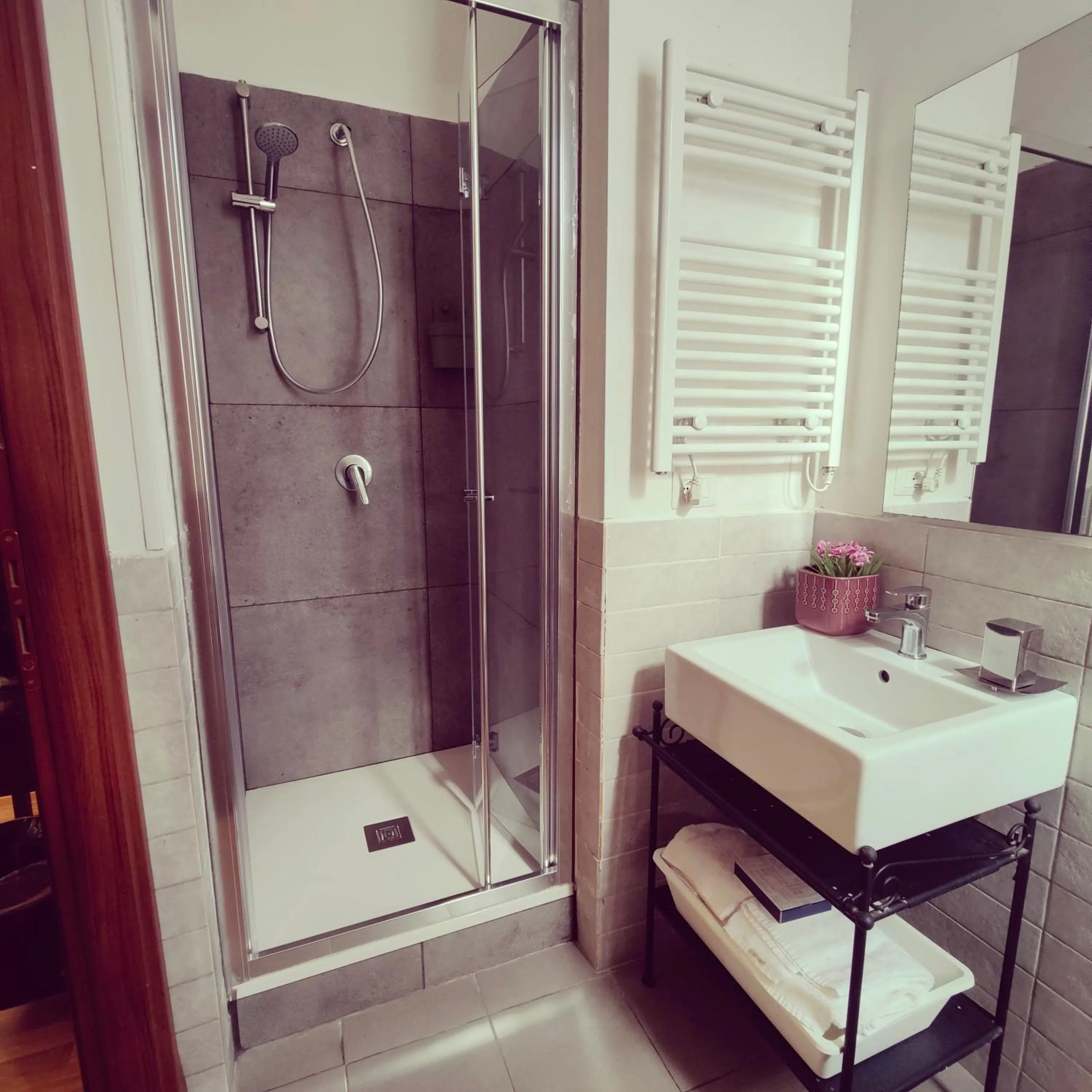 Shower in Rome Center Rooms