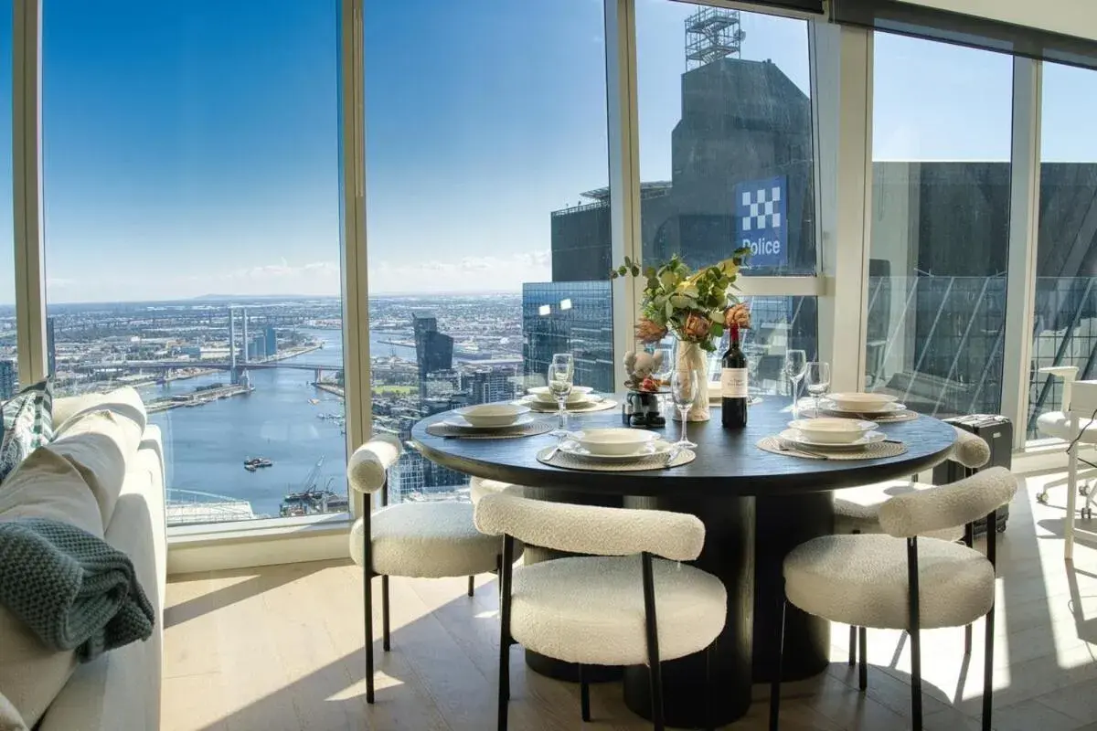 Three-Bedroom Apartment in Park Avenue Melbourne Three-Bedroom Apartment in Park Avenue Melbourne