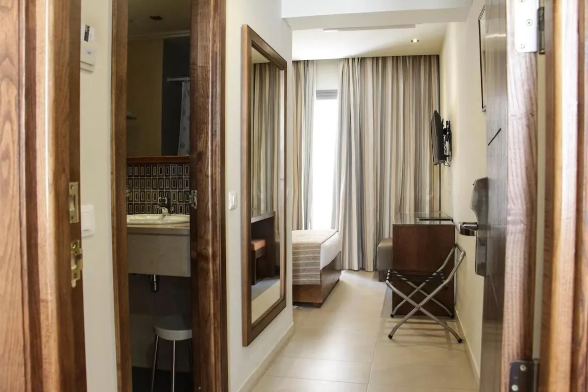 Bedroom in Hôtel Résidence Le Consul