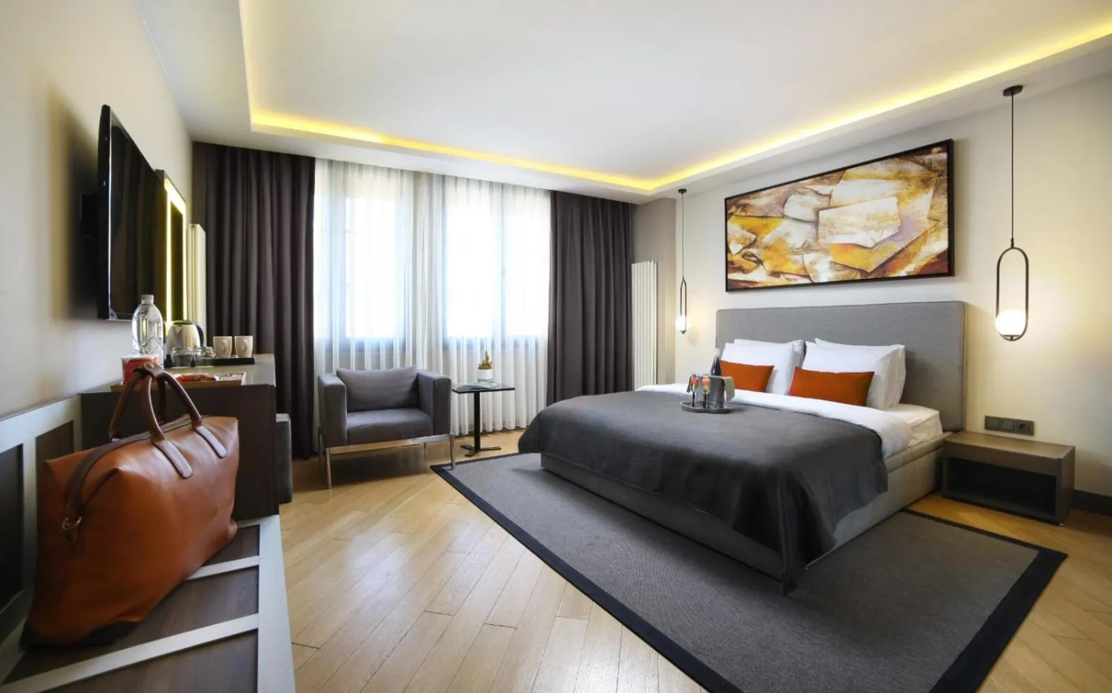 Shower, Bed in The Capital Suites