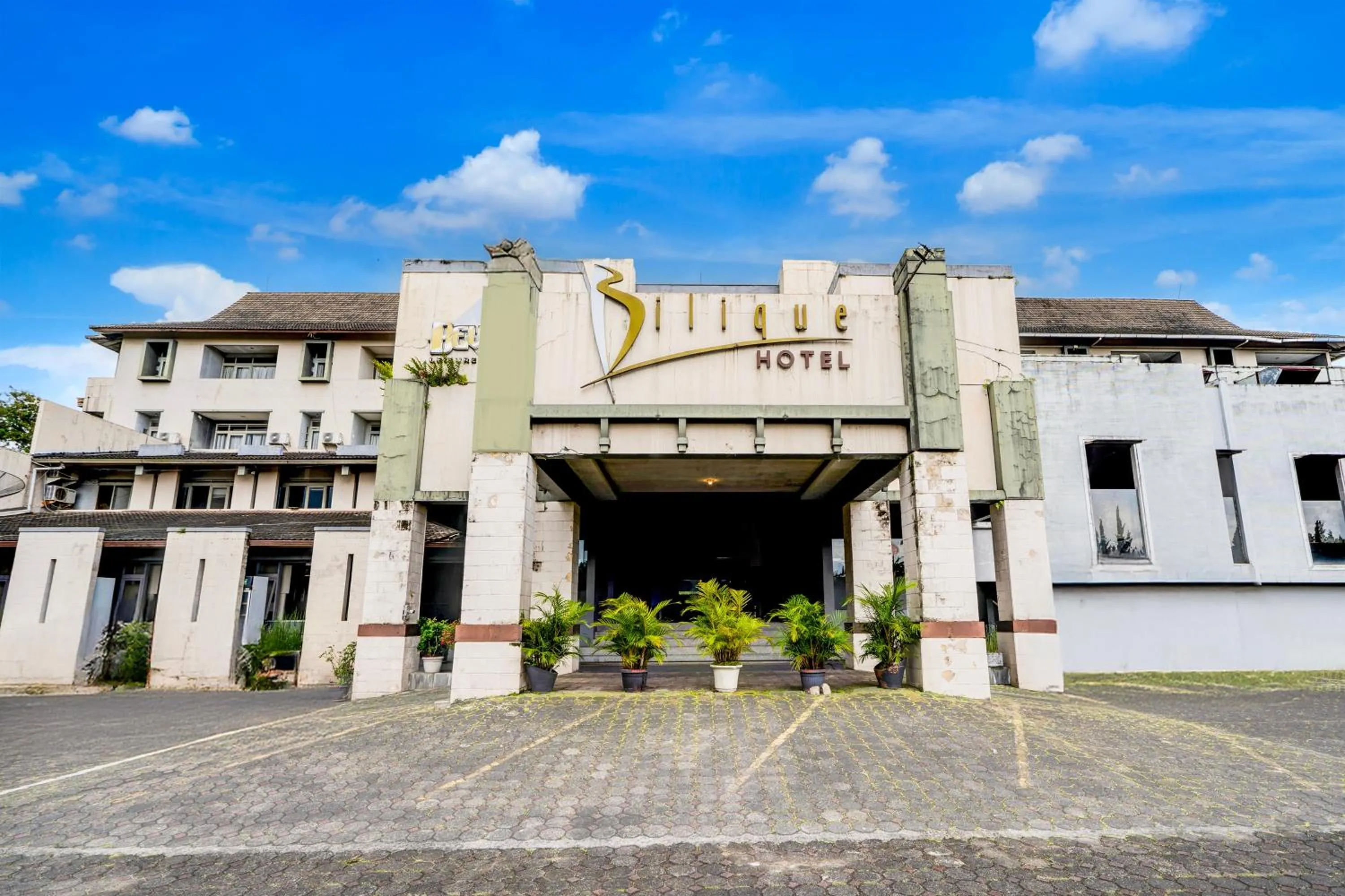 Facade/entrance in Collection O Lembang Near Dusun Bambu Formerly Hotel Bilique