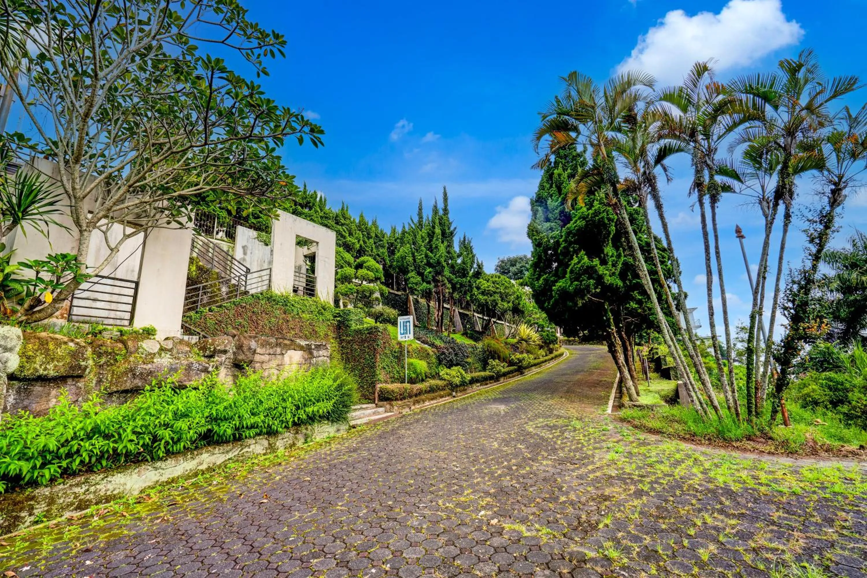 Facade/entrance in Collection O Lembang Near Dusun Bambu Formerly Hotel Bilique