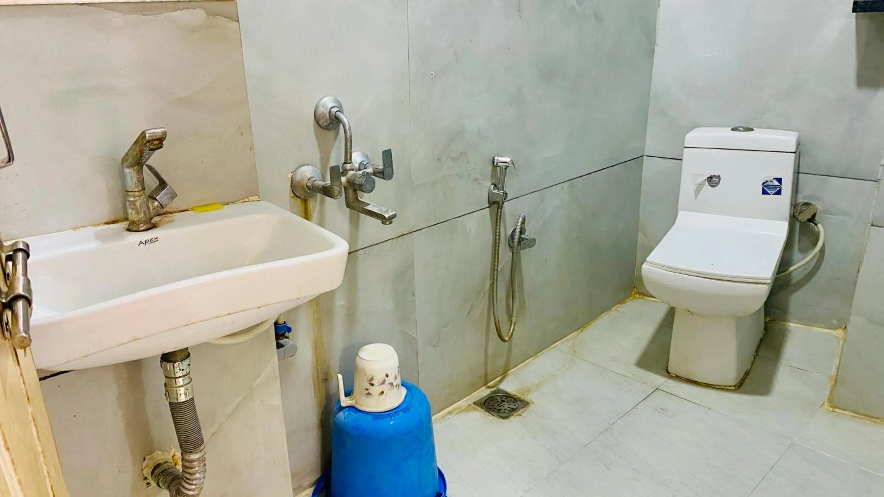 Shower in Hotel Dev Shree