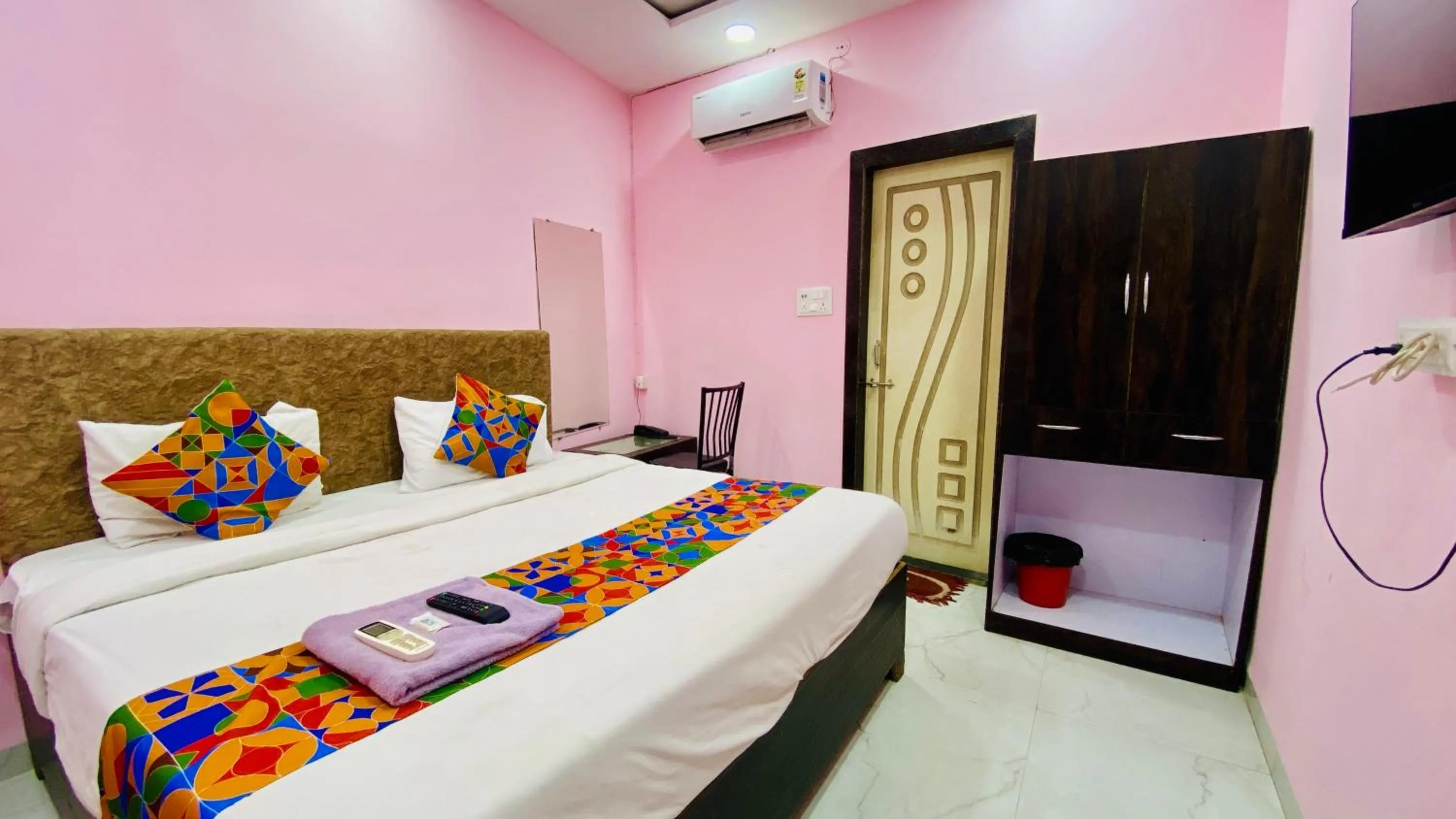 Bed in Hotel Dev Shree