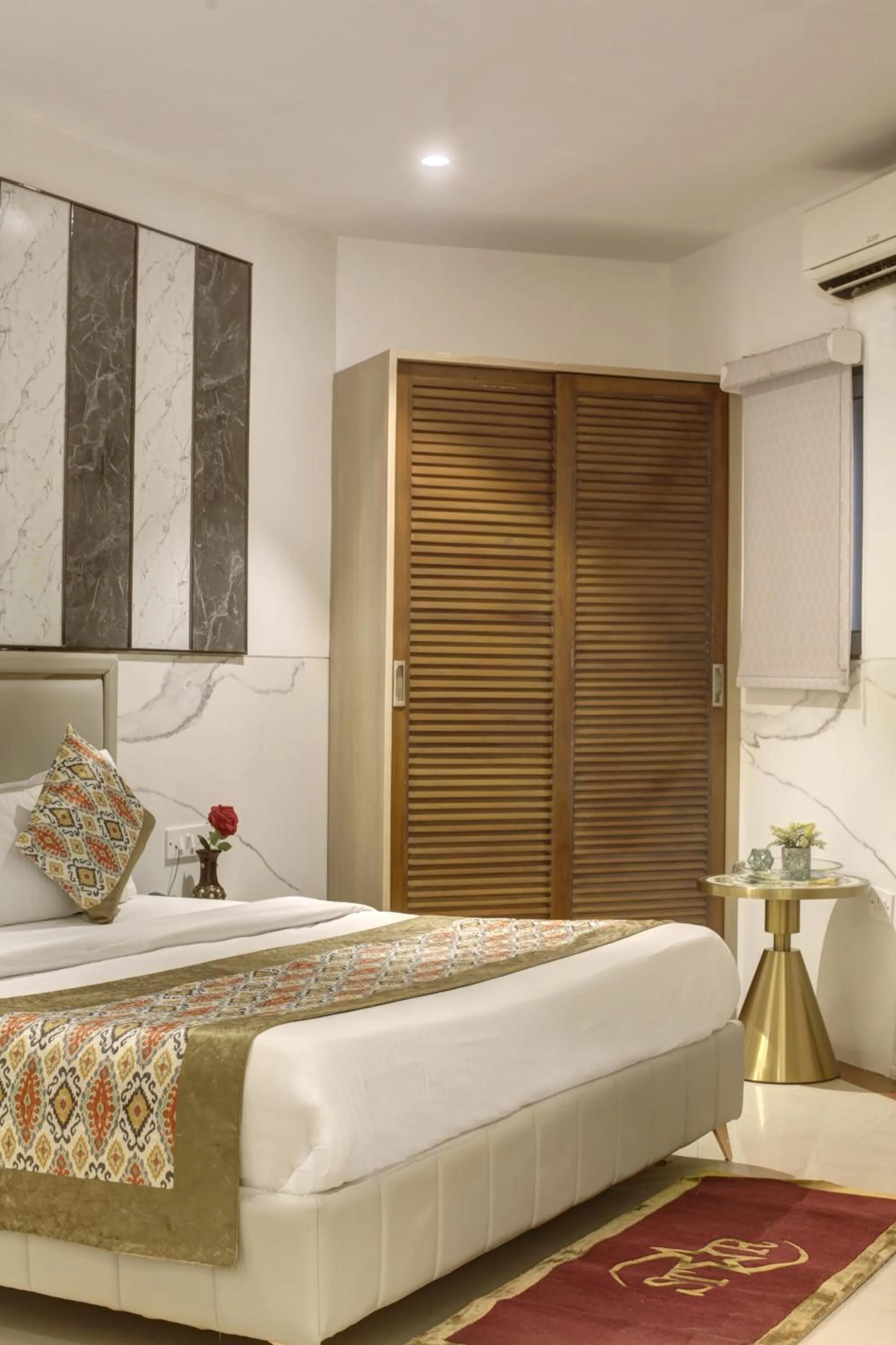wardrobe, Bed in Hotel DELHI 37 by STAR GROUP