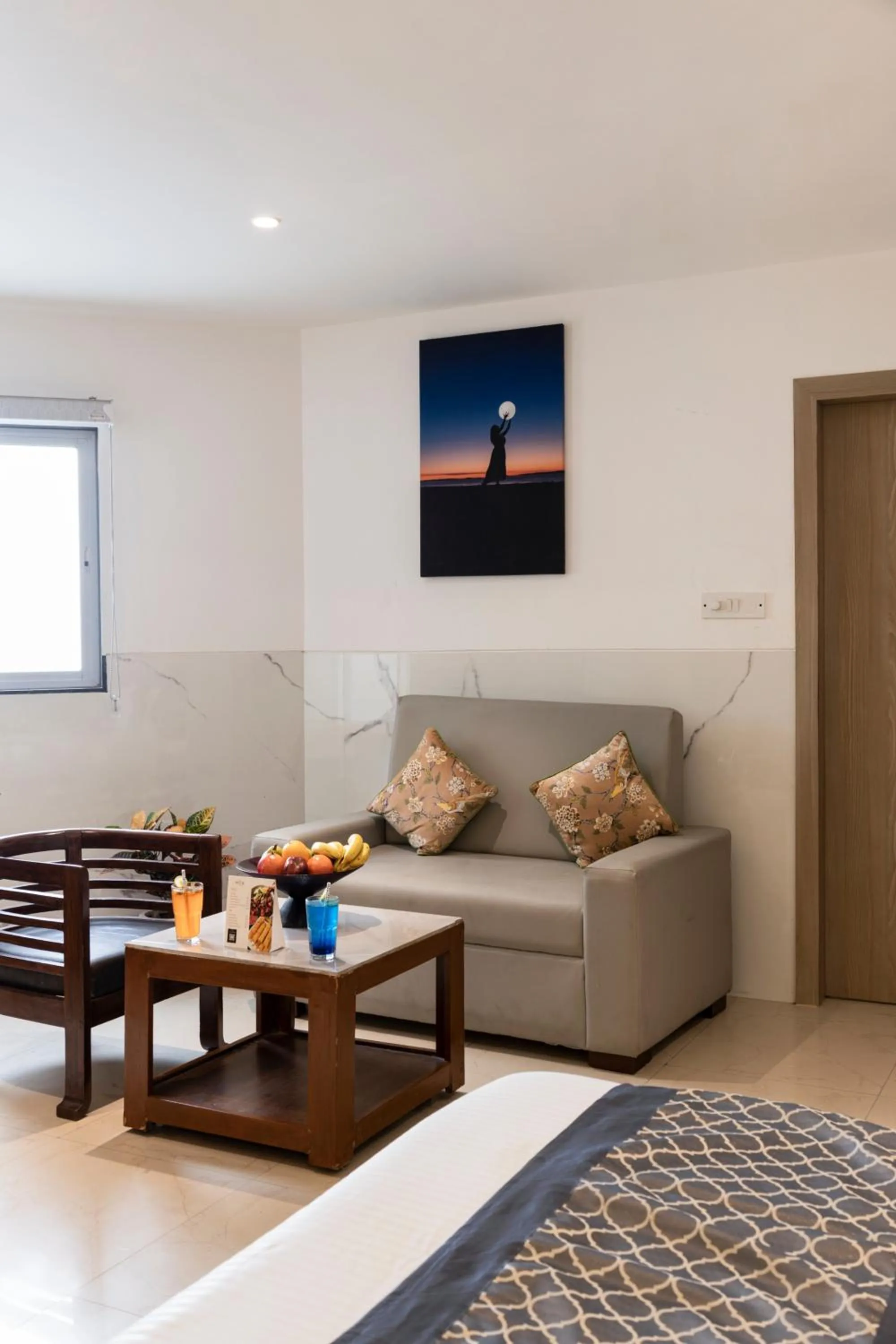 Seating area in Hotel DELHI 37 by STAR GROUP