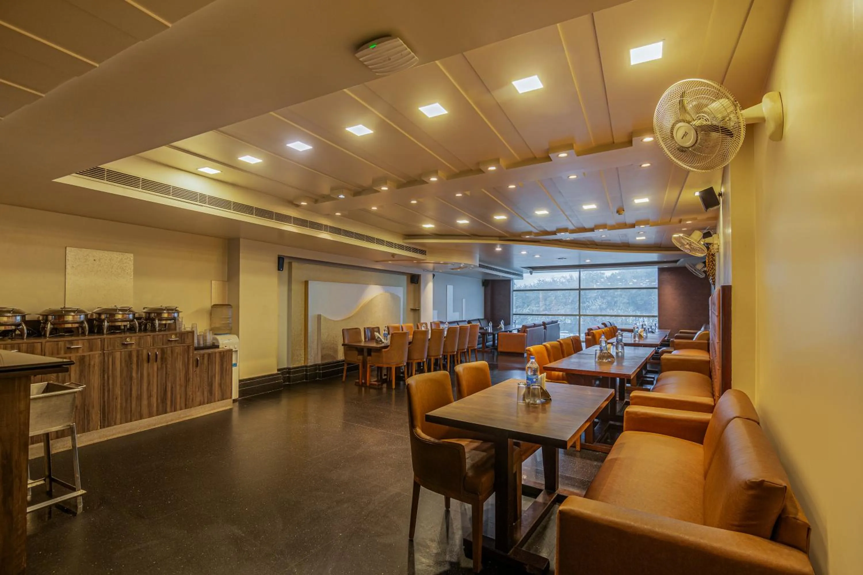 Restaurant/places to eat in Hotel DELHI 37 by STAR GROUP