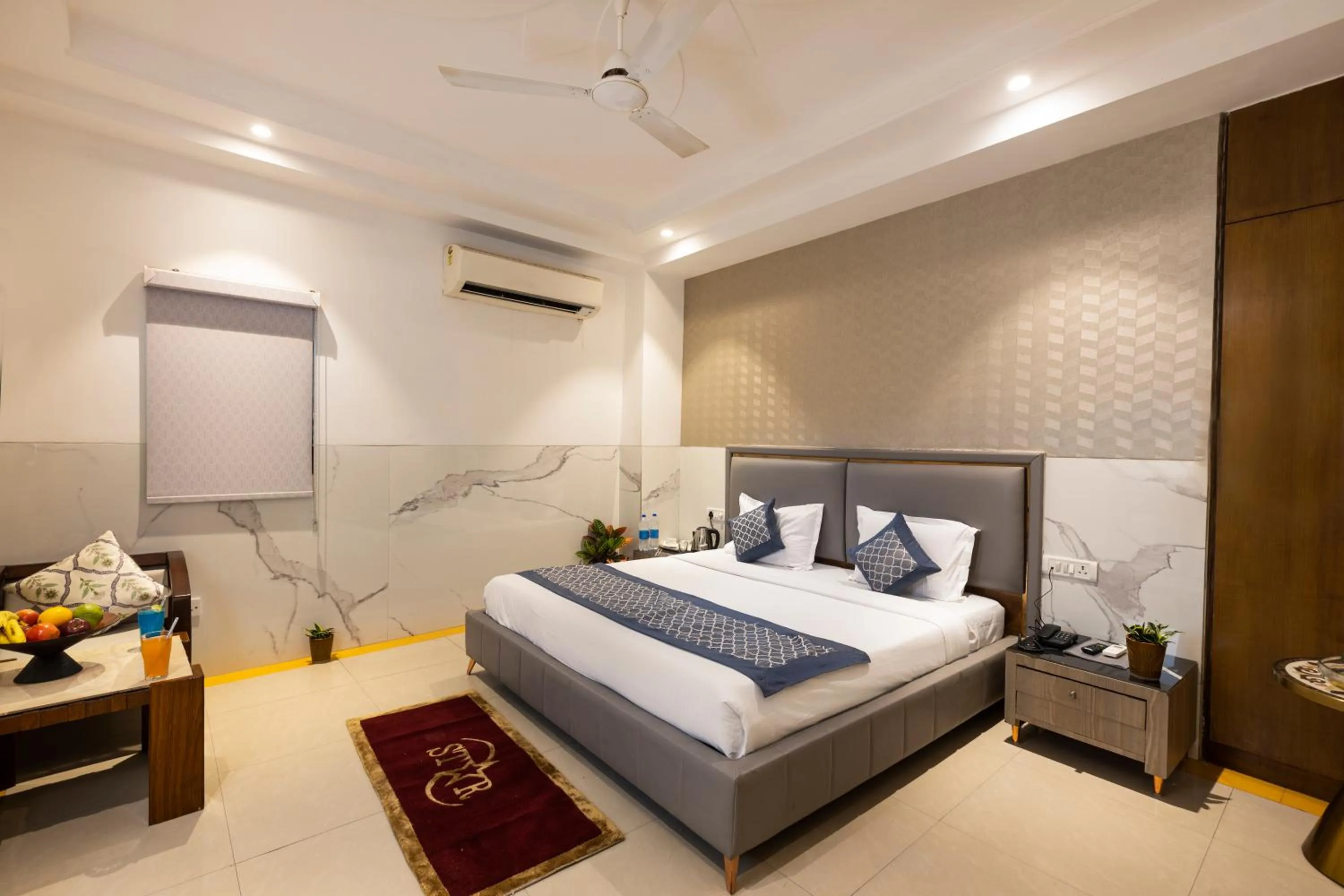 Seating area, Bed in Hotel DELHI 37 by STAR GROUP