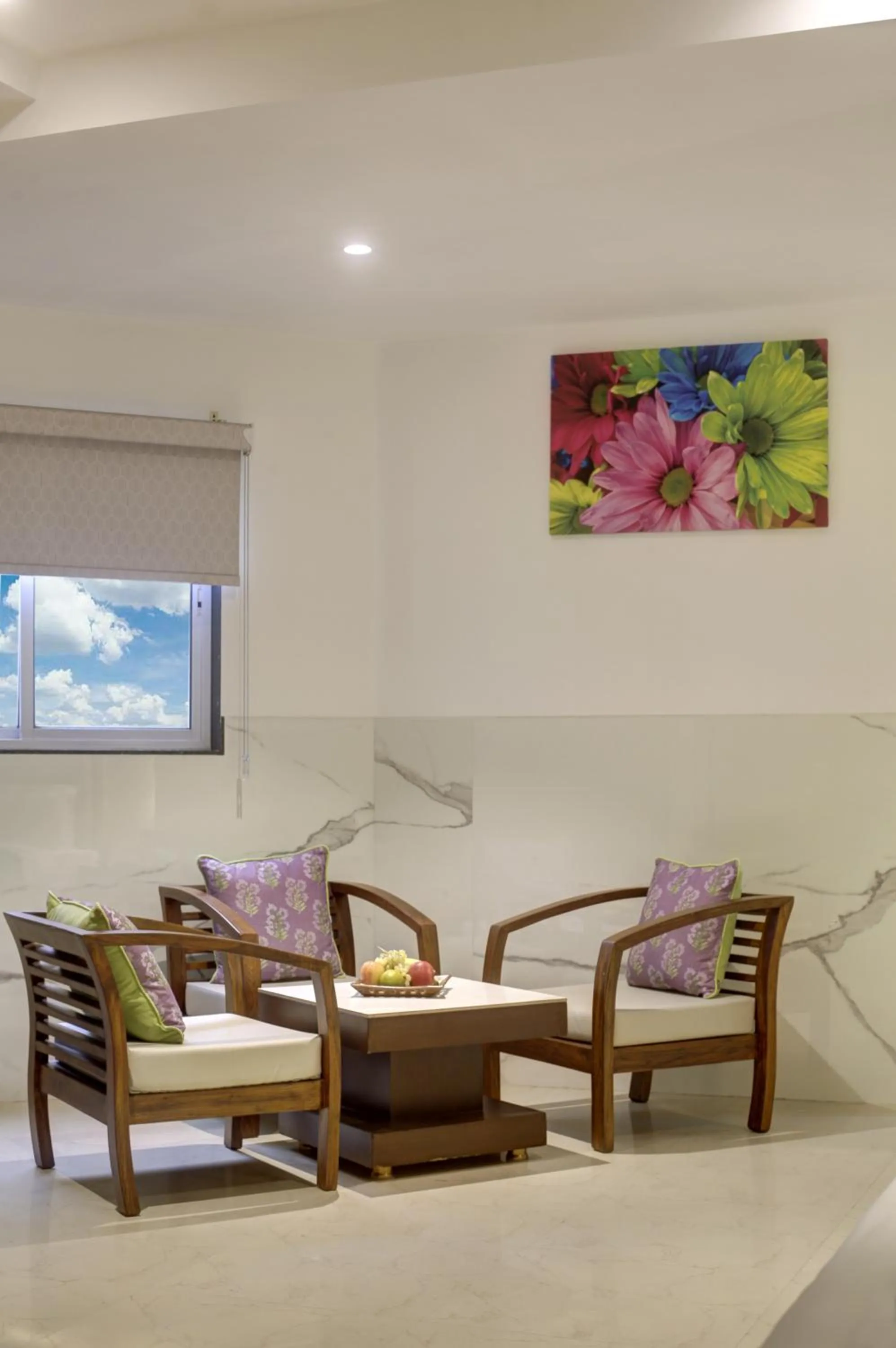 Seating area in Hotel DELHI 37 by STAR GROUP