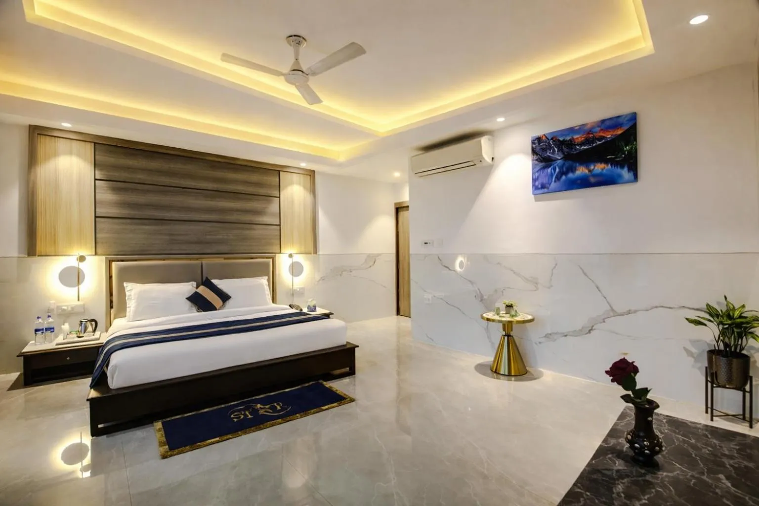 Photo of the whole room, Bed in Hotel DELHI 37 by STAR GROUP