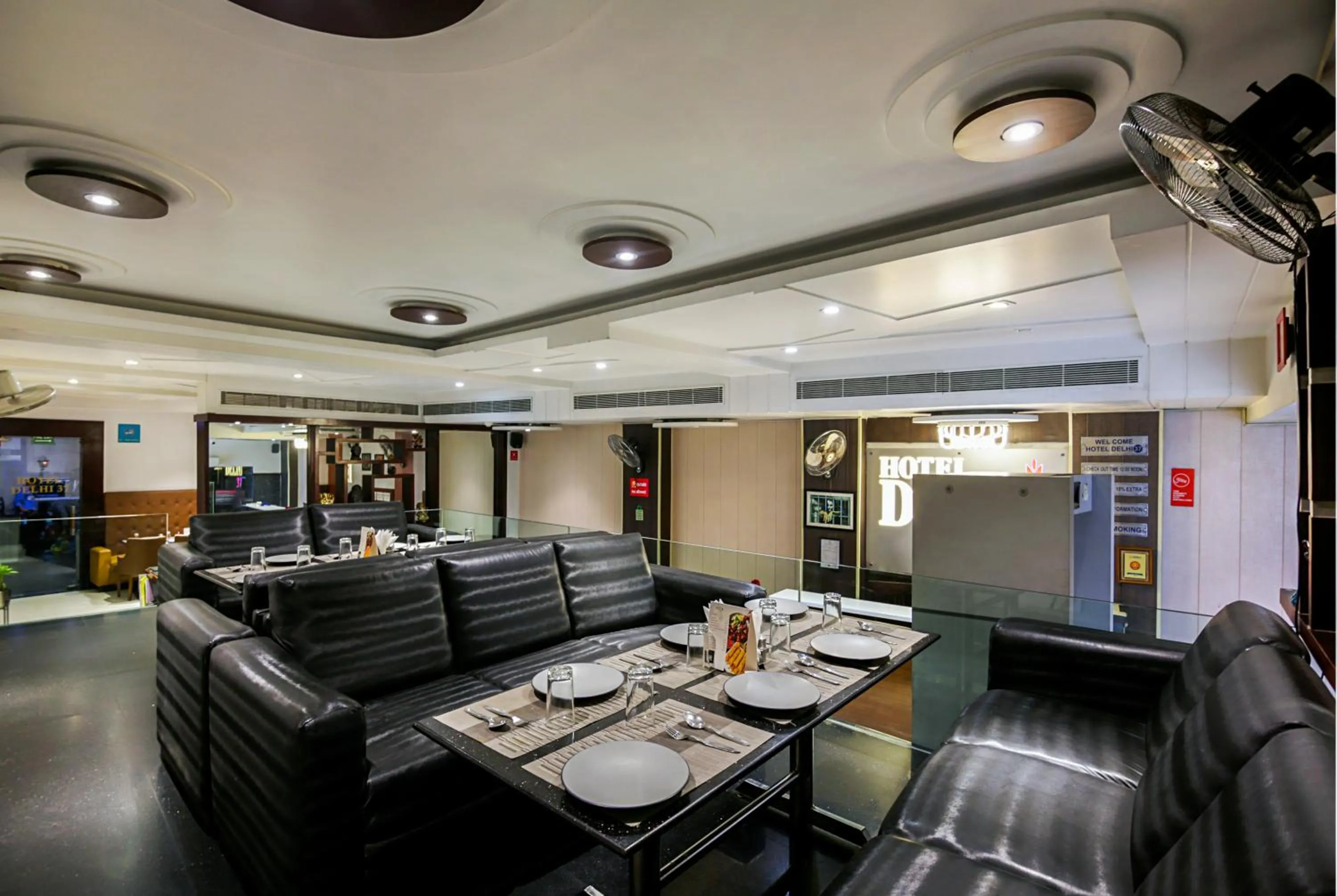 Restaurant/places to eat in Hotel DELHI 37 by STAR GROUP