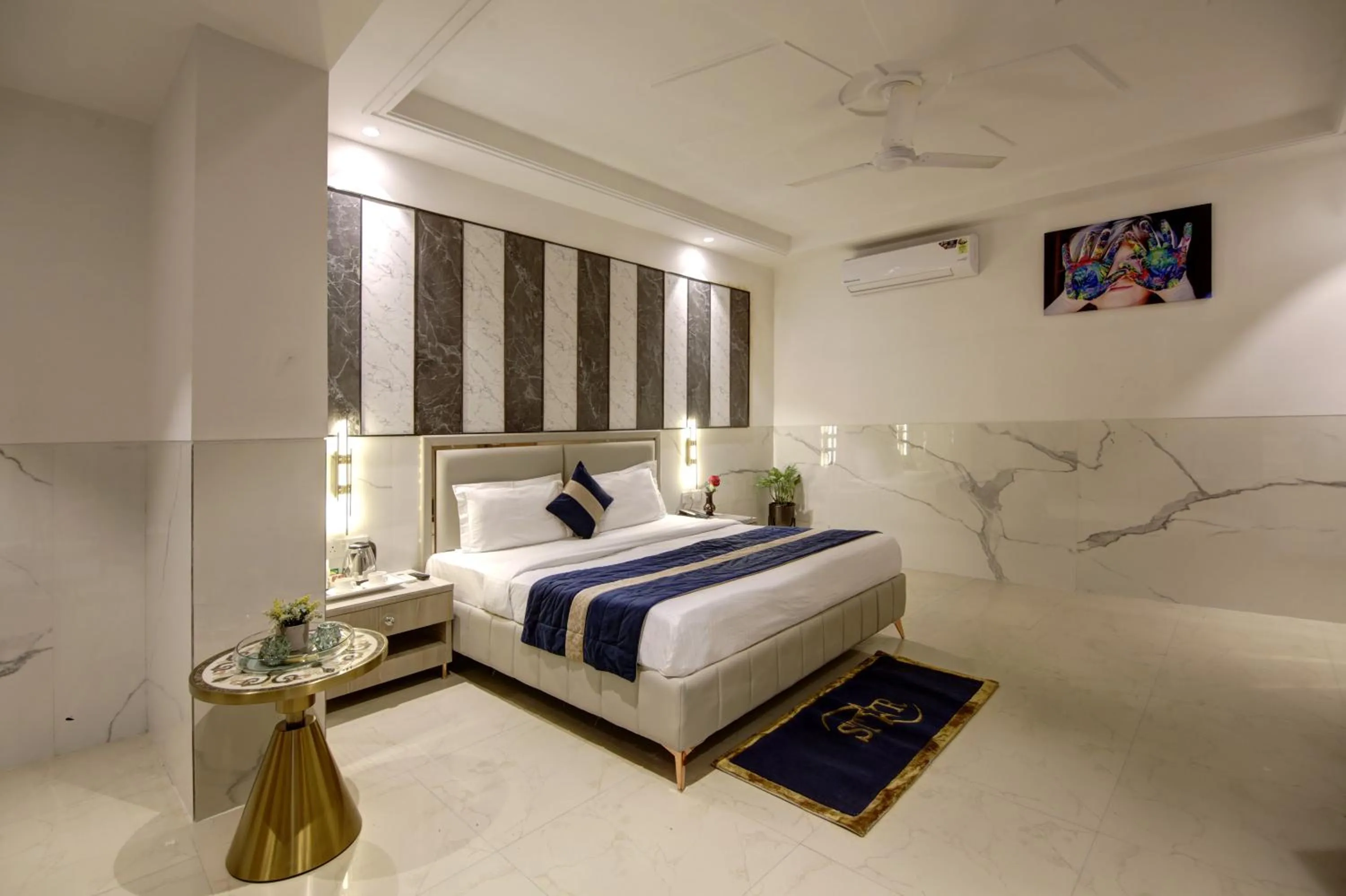 Bedroom, Bed in Hotel DELHI 37 by STAR GROUP