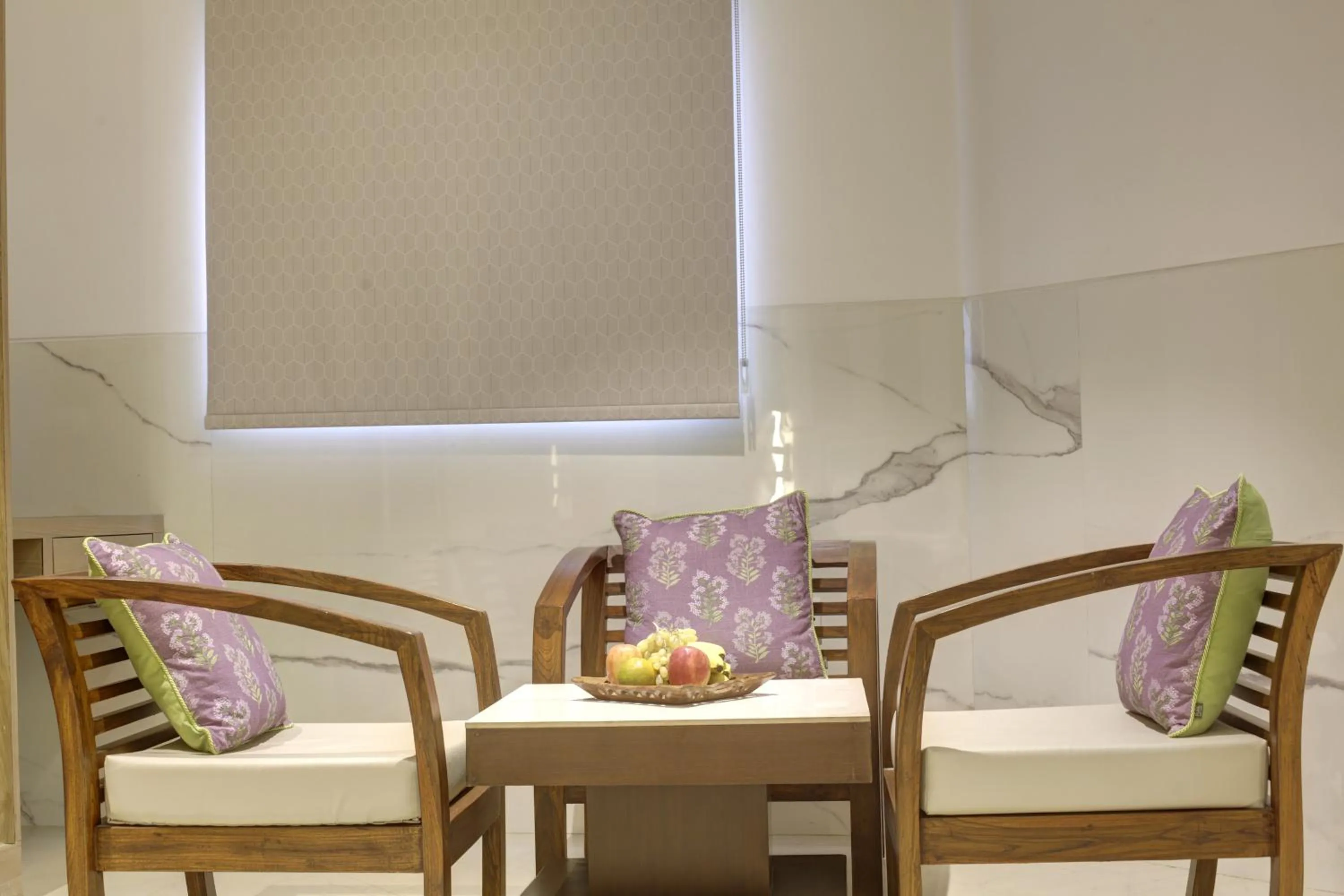 Dining area in Hotel DELHI 37 by STAR GROUP