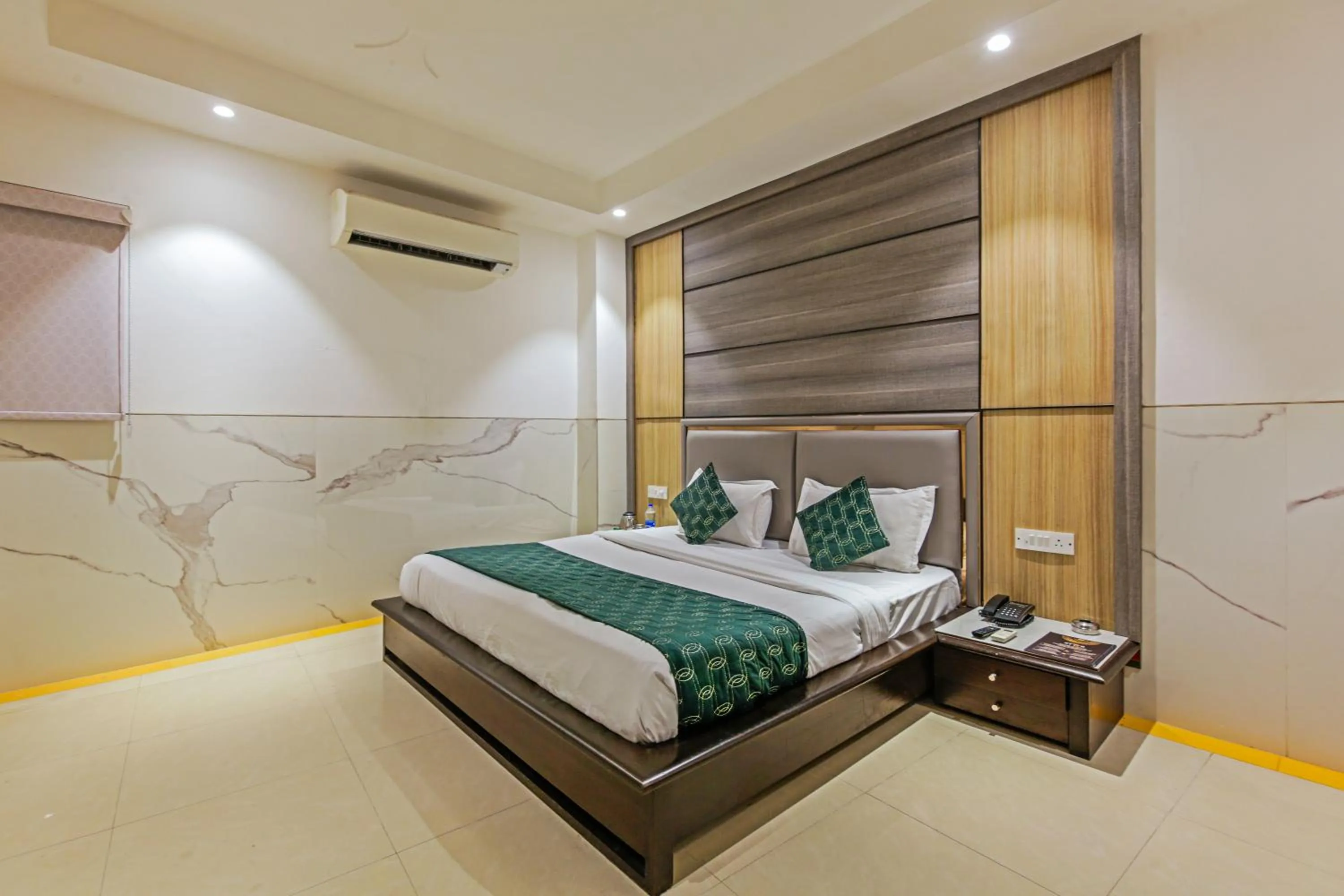 Bed in Hotel DELHI 37 by STAR GROUP