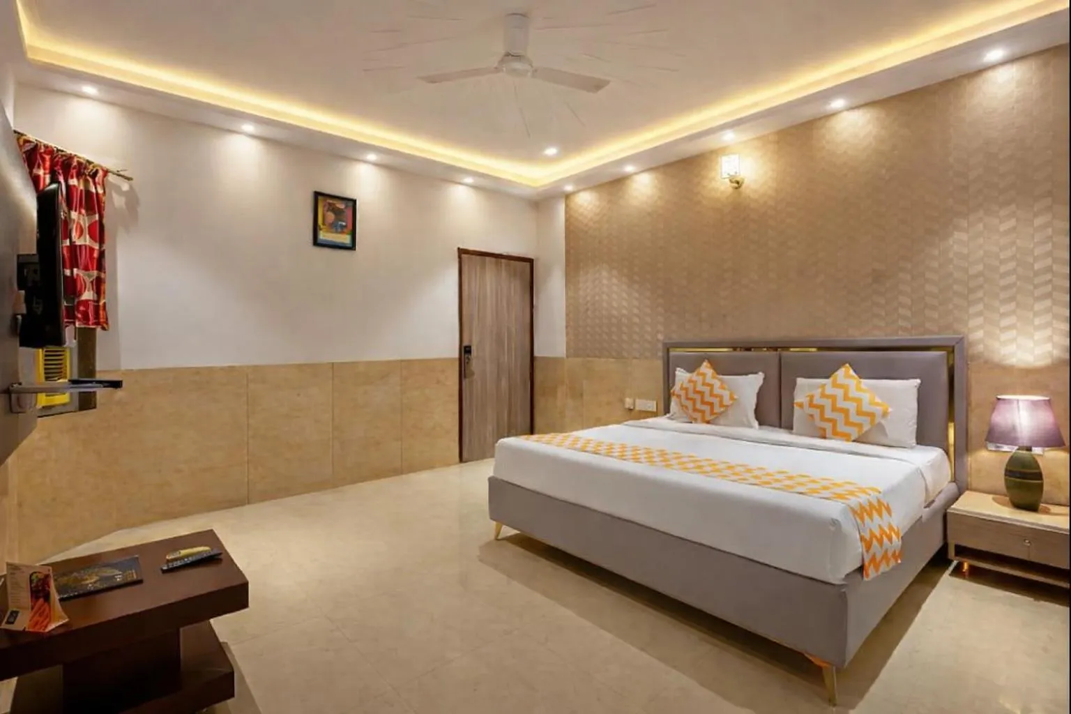 Bed in Hotel DELHI 37 by STAR GROUP