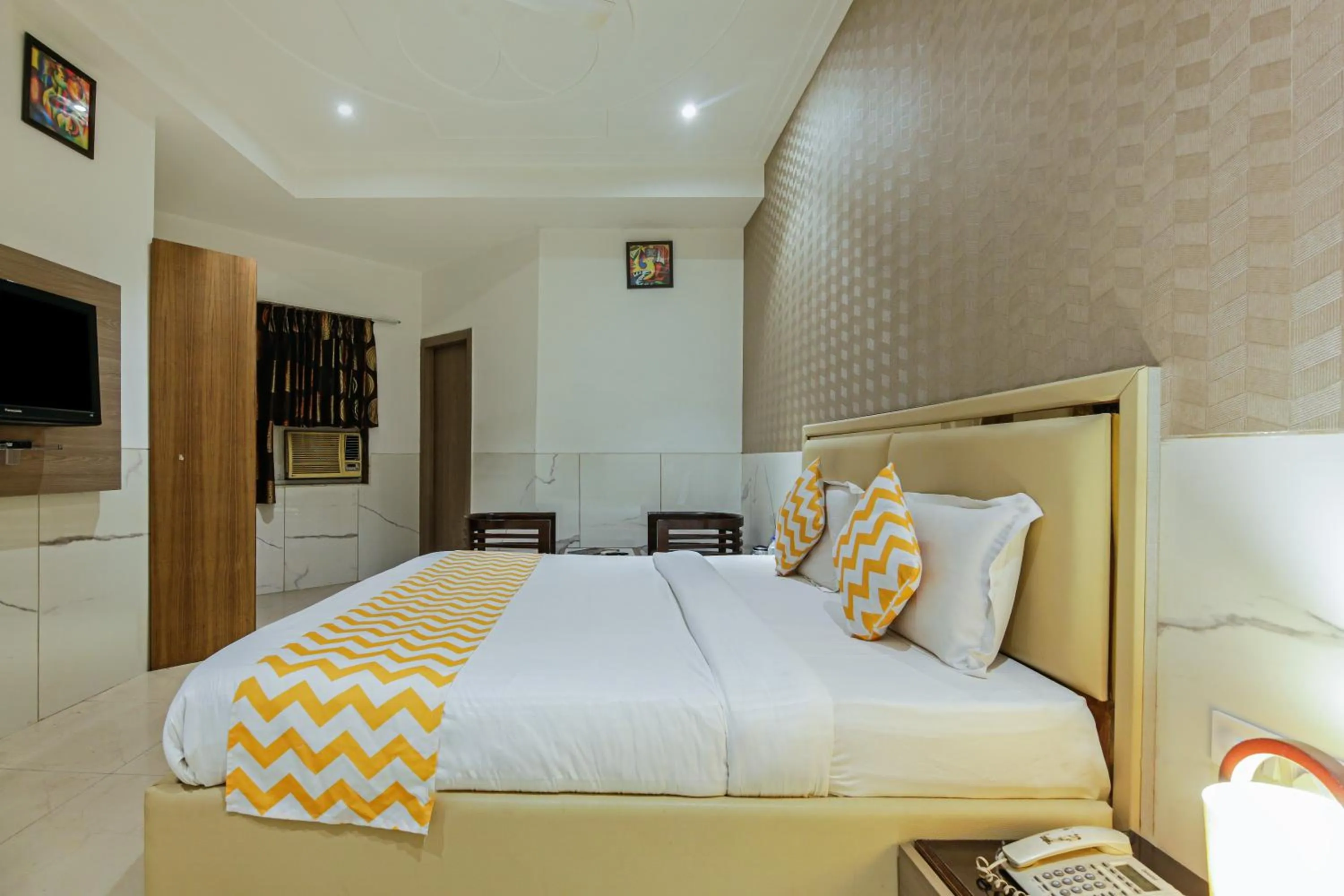 Bedroom, Bed in Hotel DELHI 37 by STAR GROUP