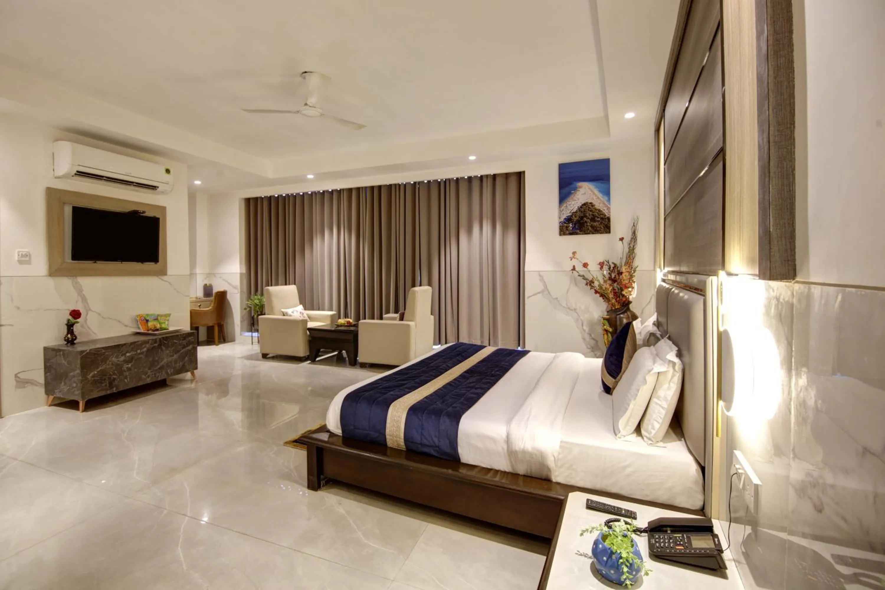 Bedroom, Bed in Hotel DELHI 37 by STAR GROUP