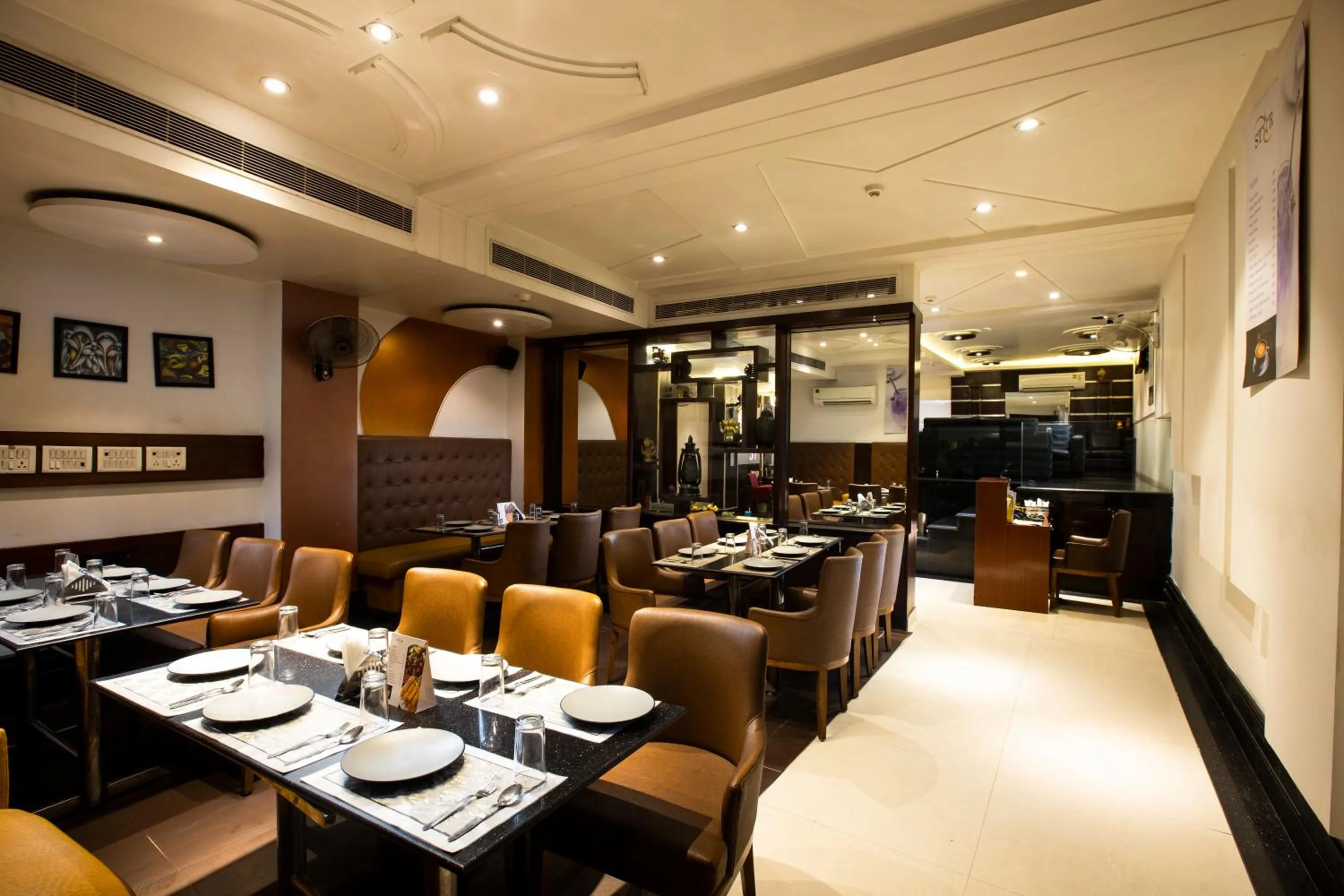 Restaurant/places to eat in Hotel DELHI 37 by STAR GROUP