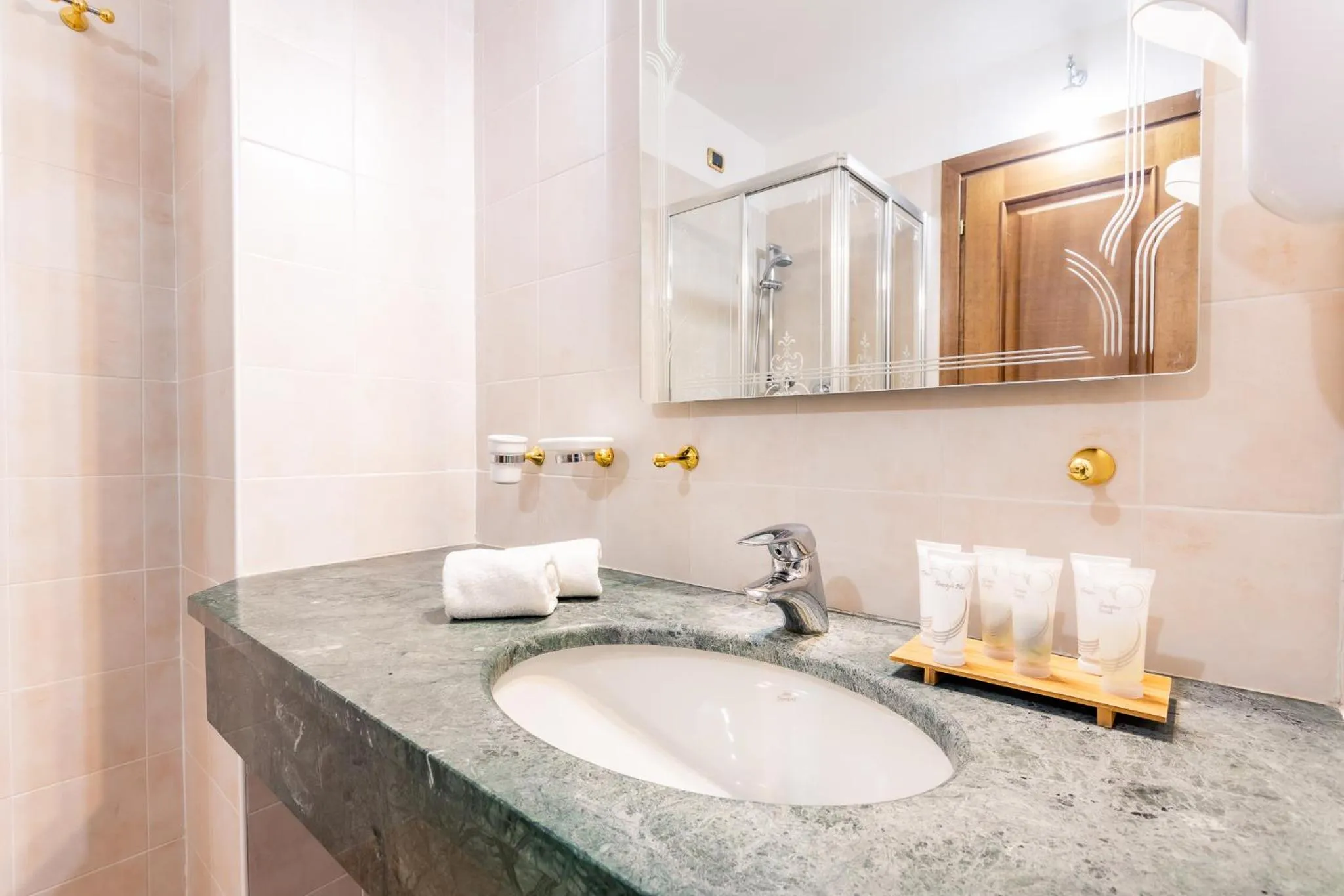 Shower in Hotel Cristallo