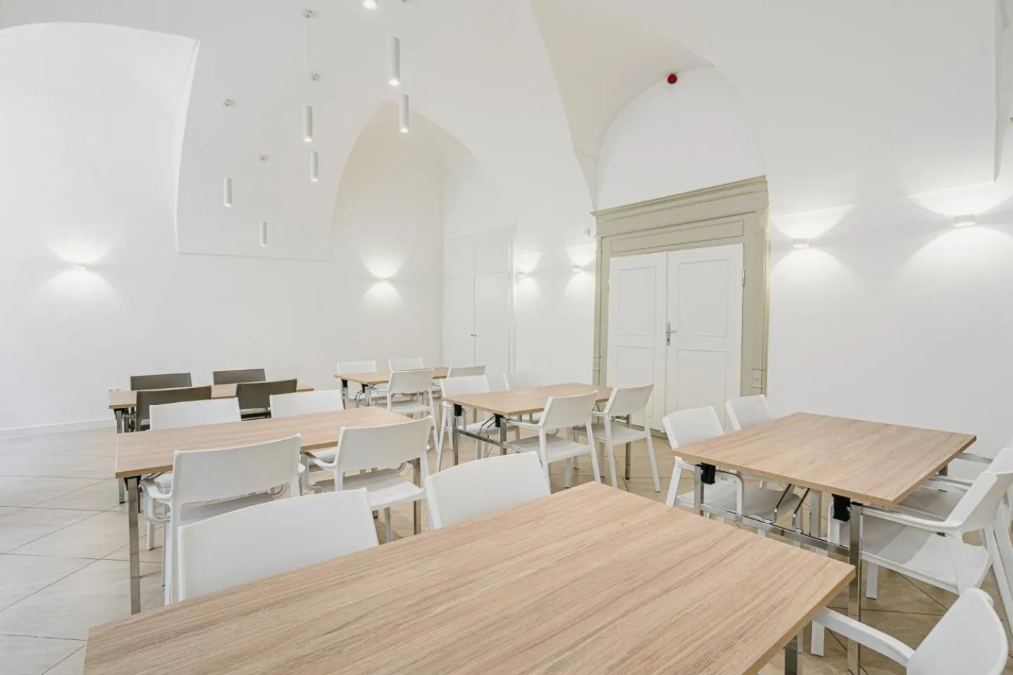 Restaurant/places to eat in Hotel Benedict