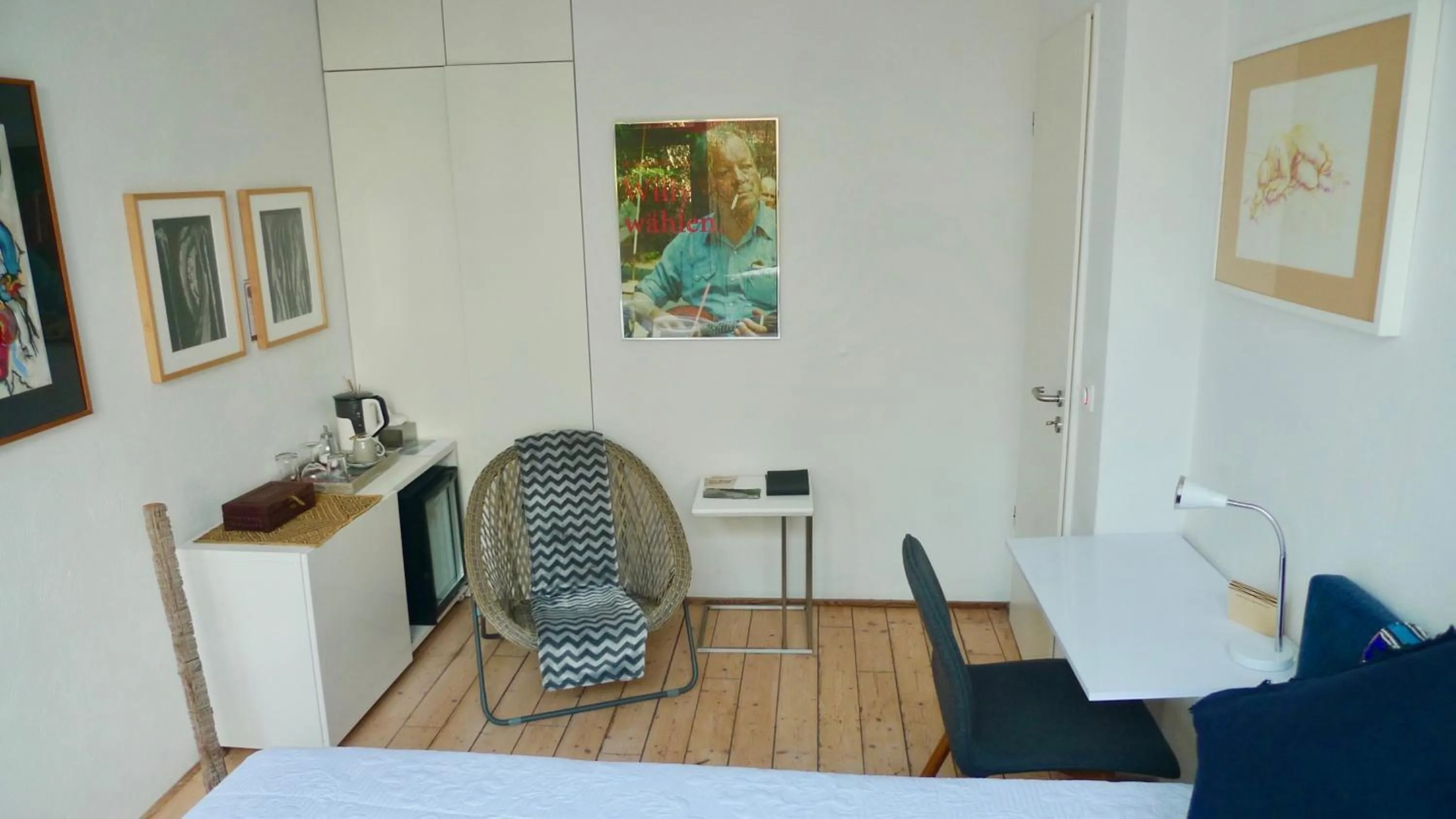 Photo of the whole room in Room Art Lovers