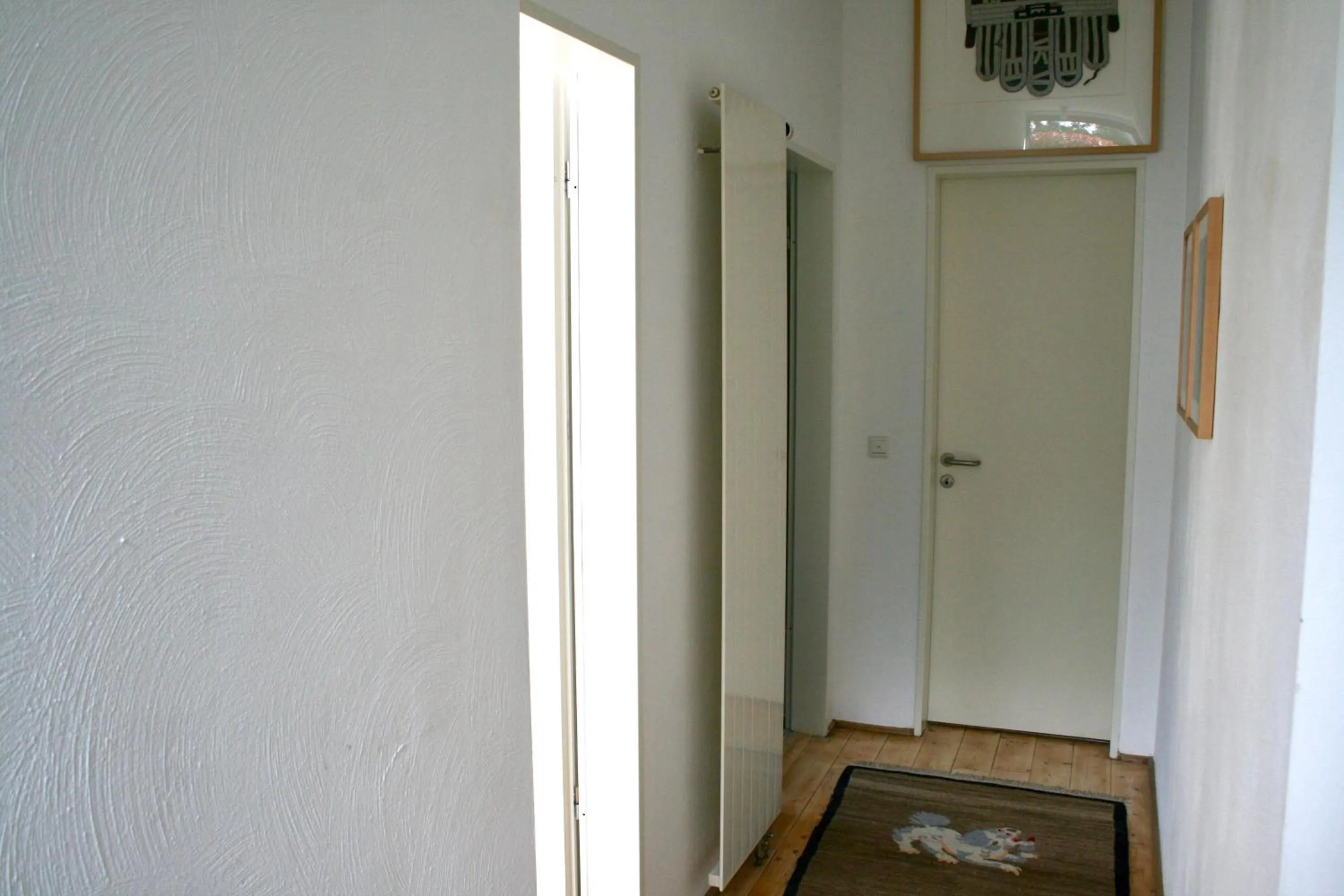 Photo of the whole room in Room Art Lovers