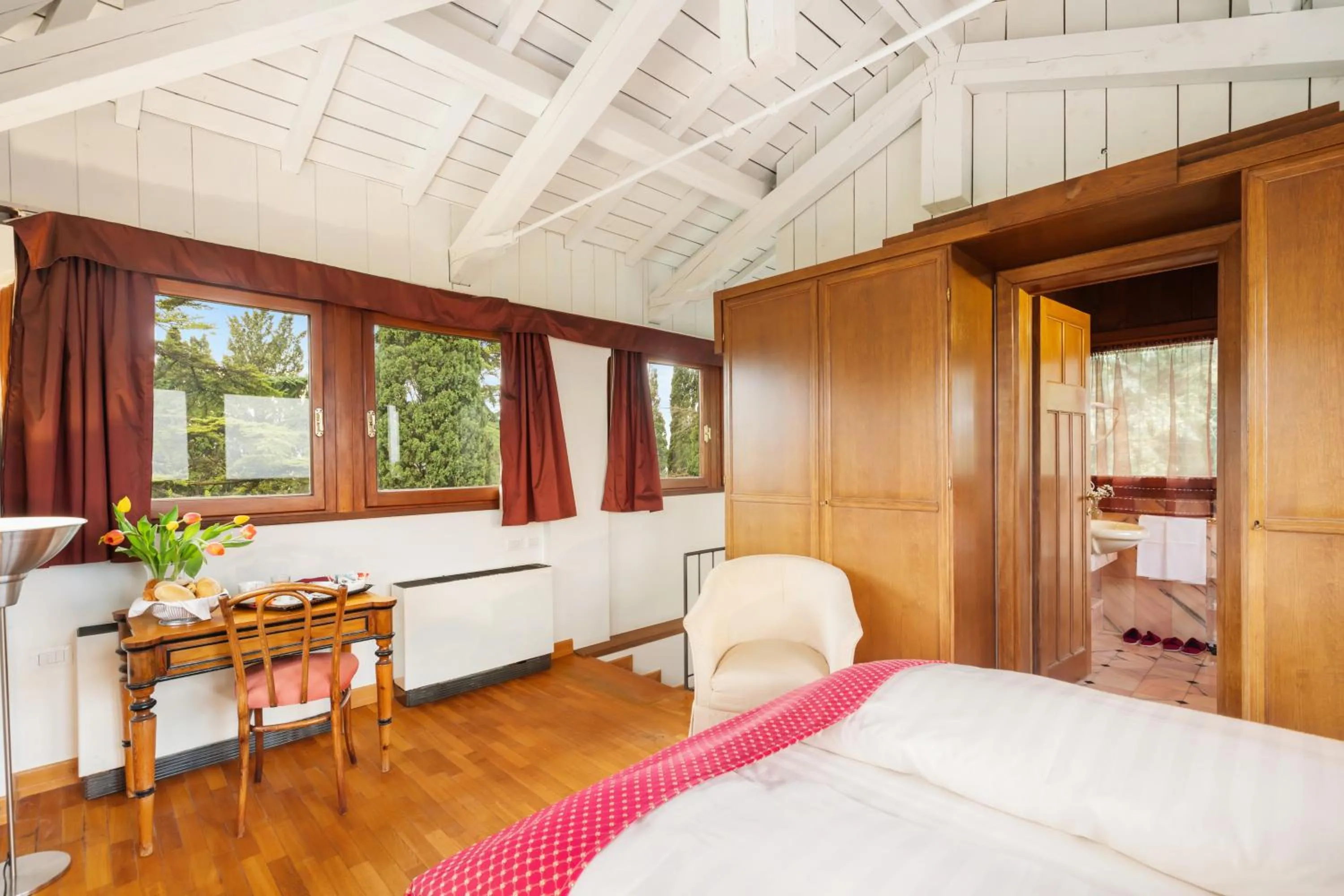 Bed in Villa Pambuffetti