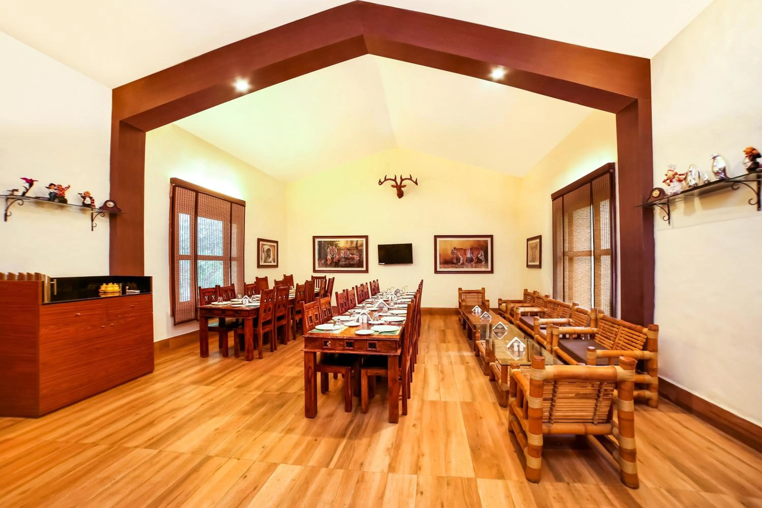 Restaurant/places to eat in Lemon Tree Wildlife Resort, Bandhavgarh