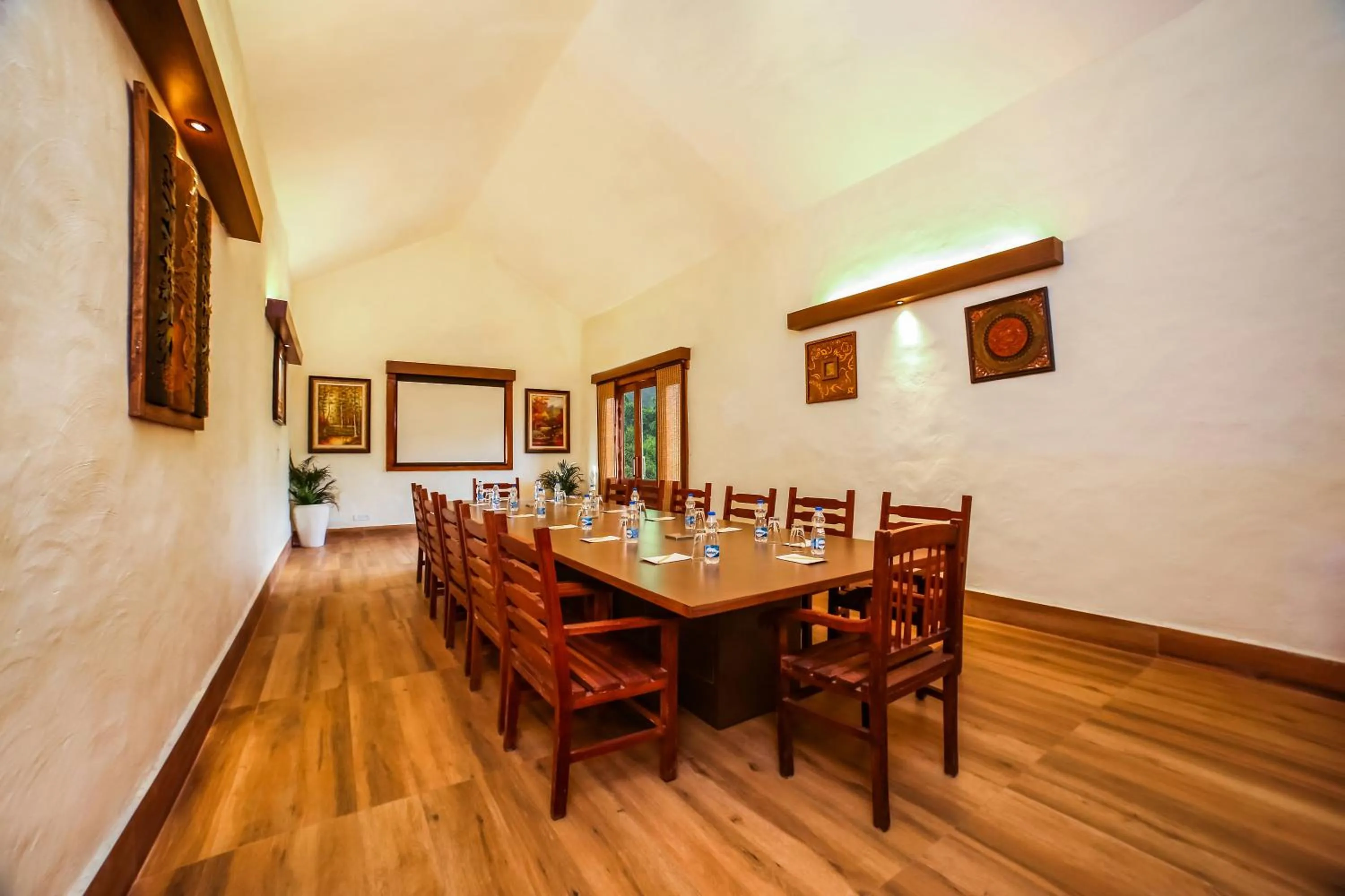 Dining area in Lemon Tree Wildlife Resort, Bandhavgarh