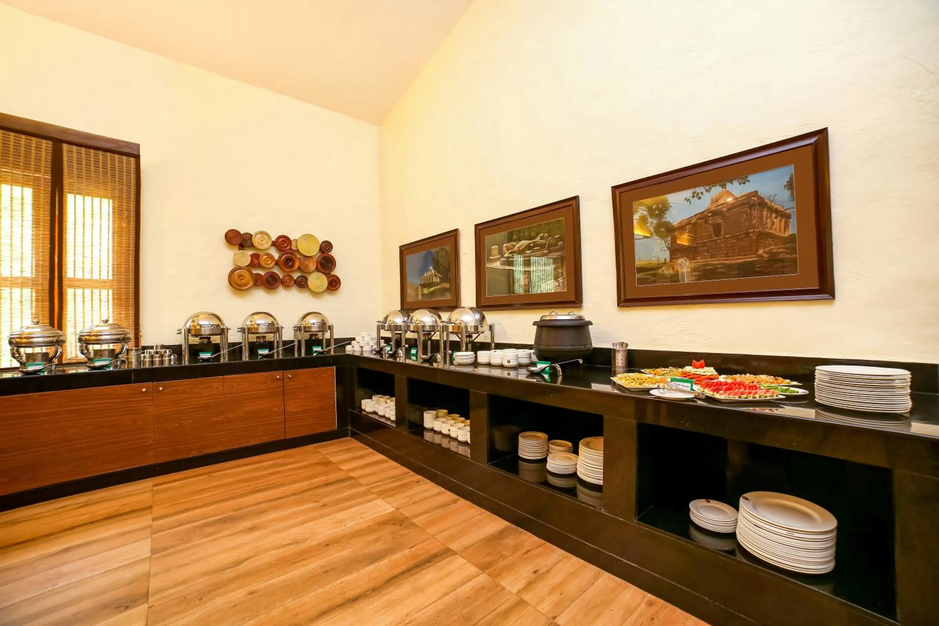 Restaurant/places to eat in Lemon Tree Wildlife Resort, Bandhavgarh