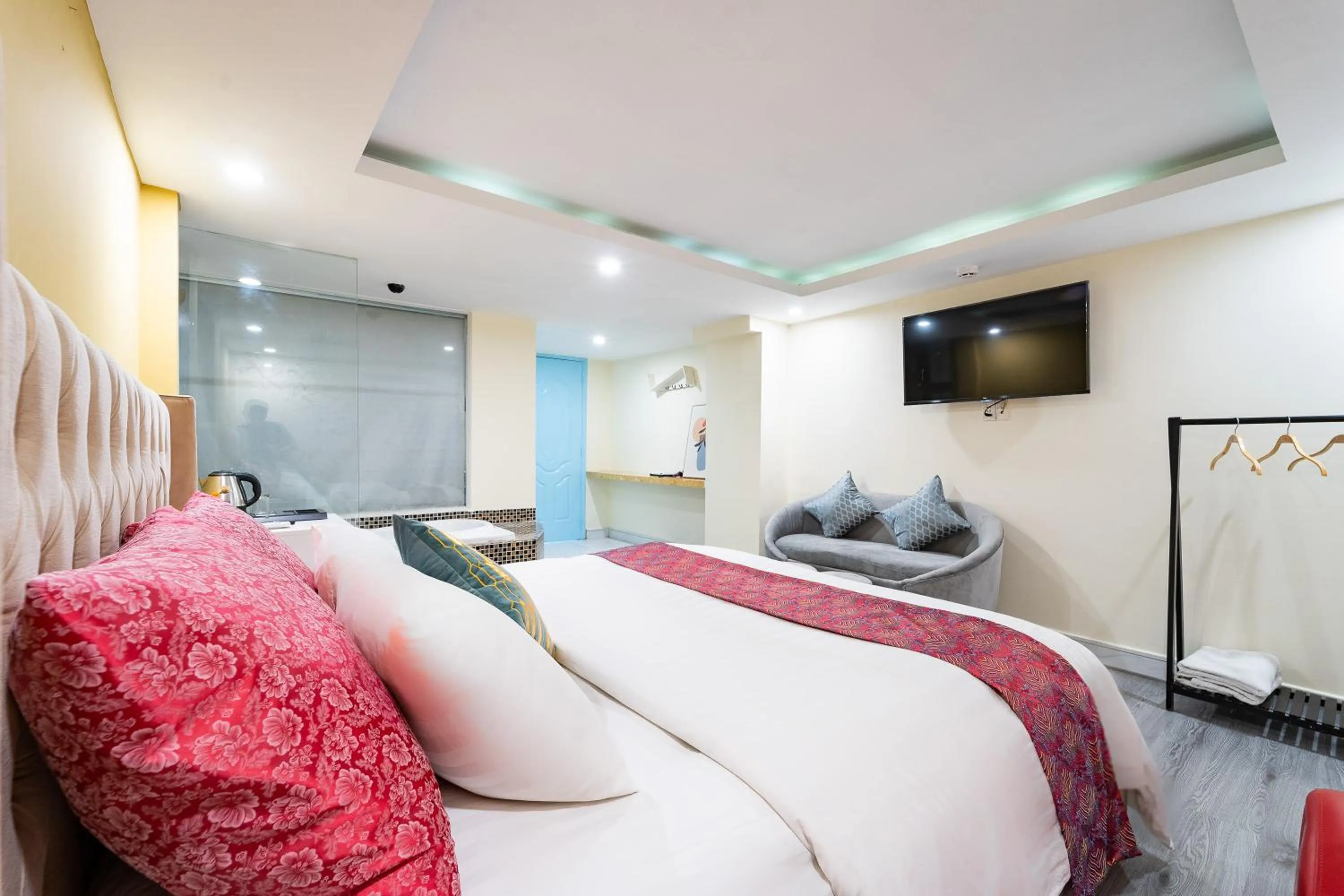 Photo of the whole room, Bed in Collection O Joy Inn - Near T3 Terminal