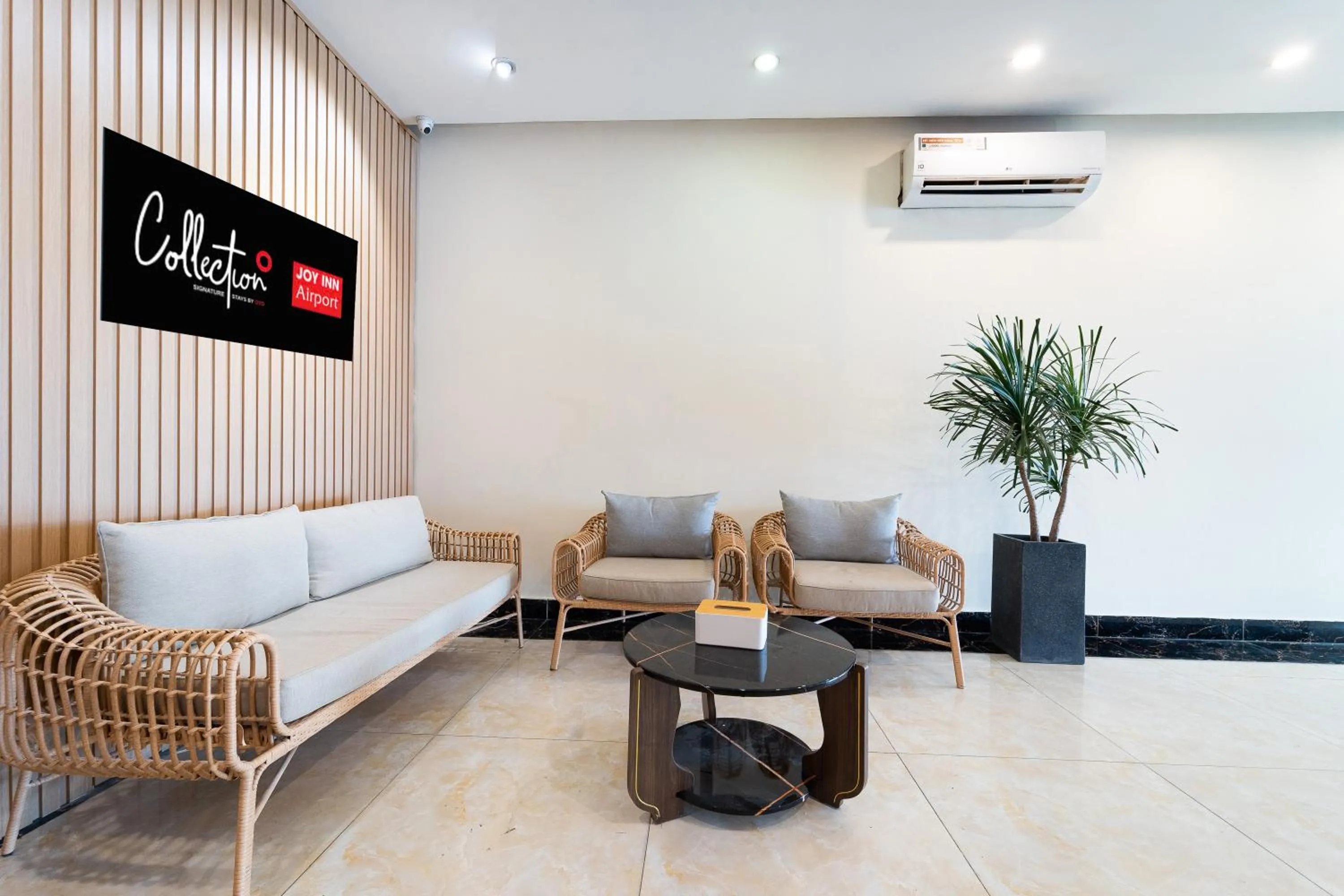 Lobby or reception in Collection O Joy Inn - Near T3 Terminal