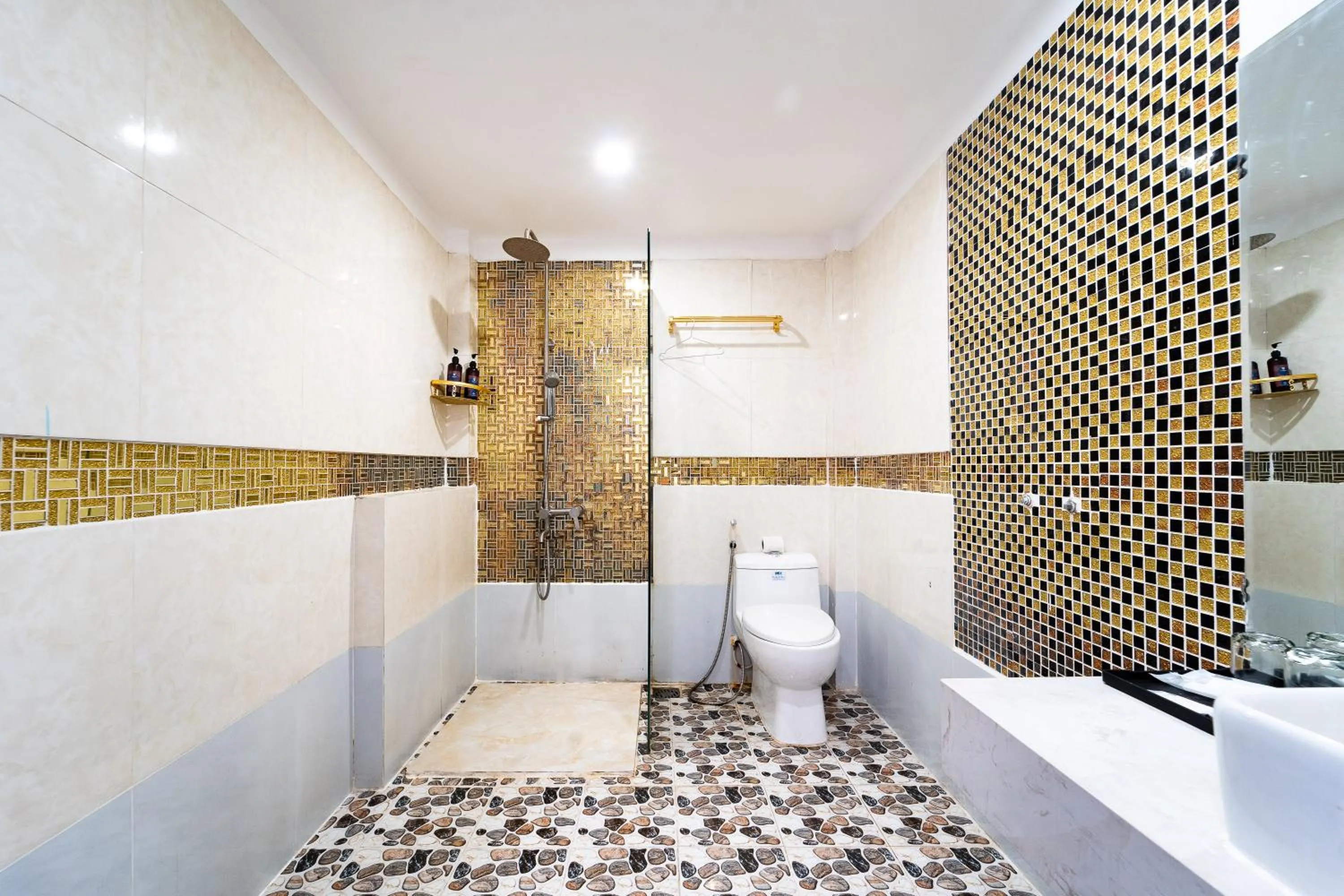 Bathroom in Collection O Joy Inn - Near T3 Terminal