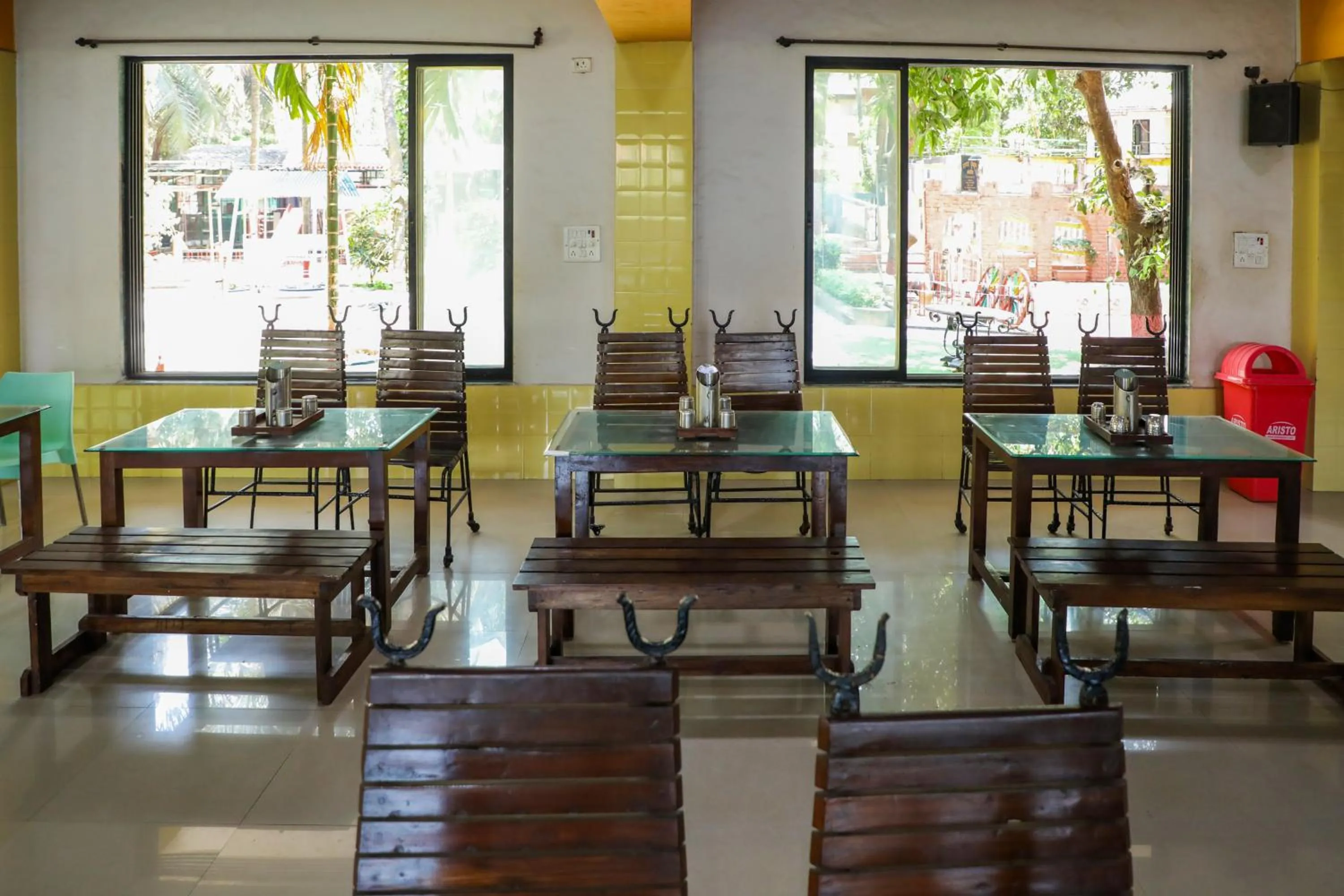 Dining area in Jogalekar Cottage Alibaug