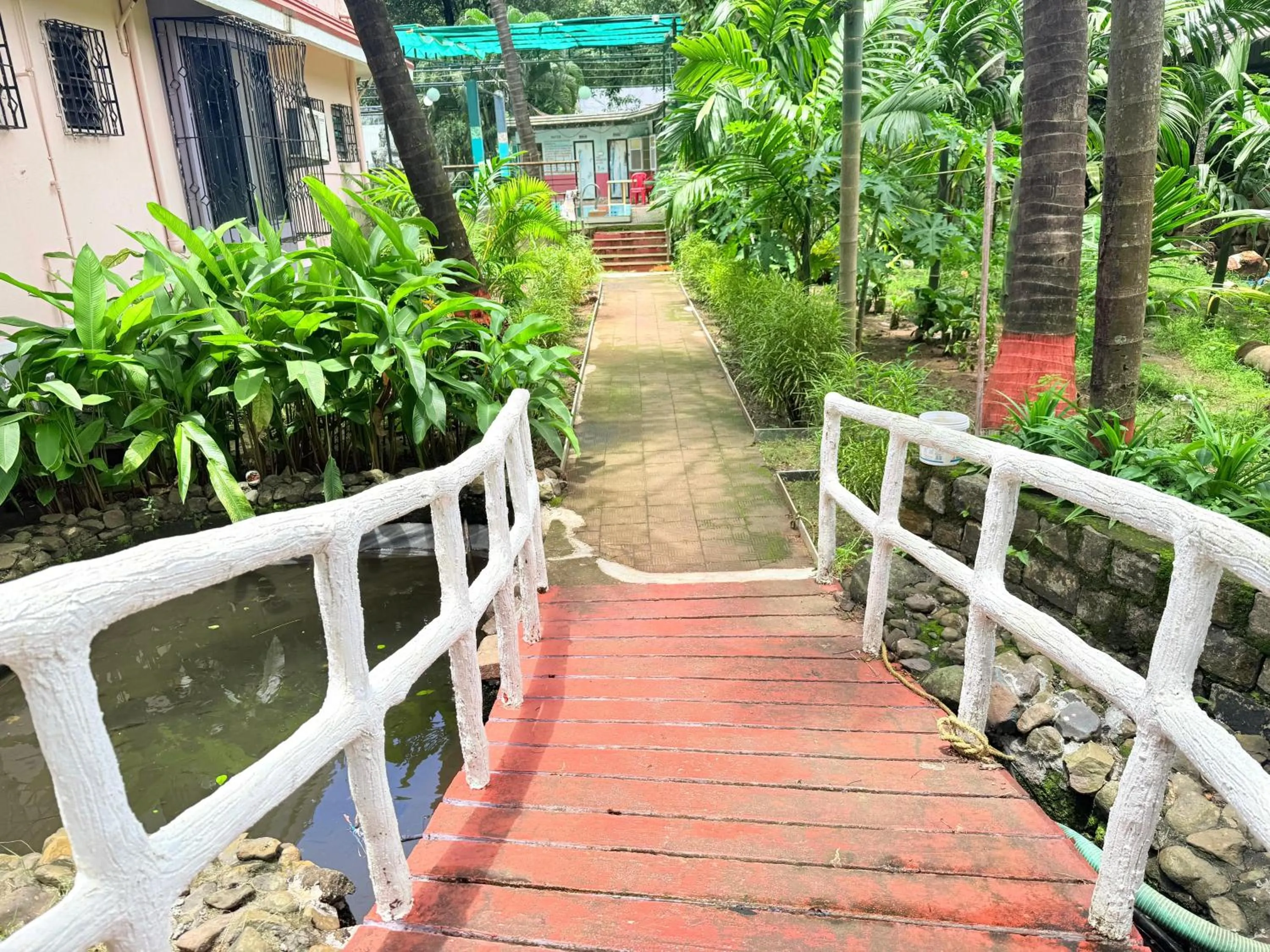Garden in Jogalekar Cottage Alibaug