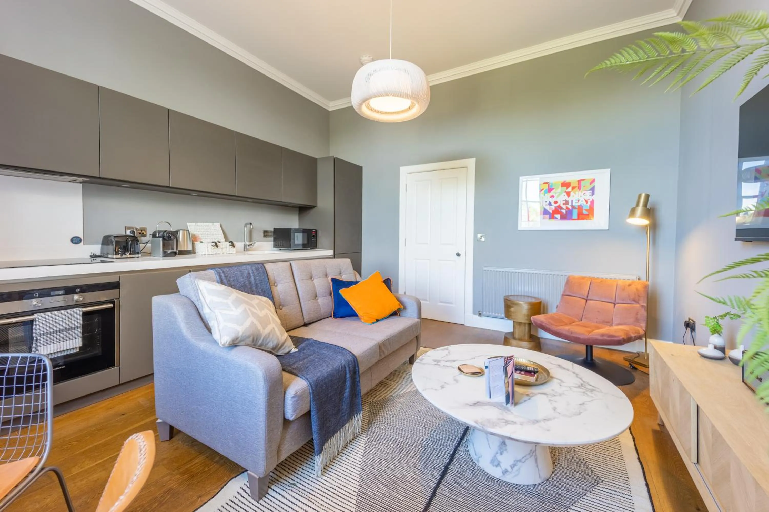 Living room in No1 Apartments Edinburgh - George IV Bridge