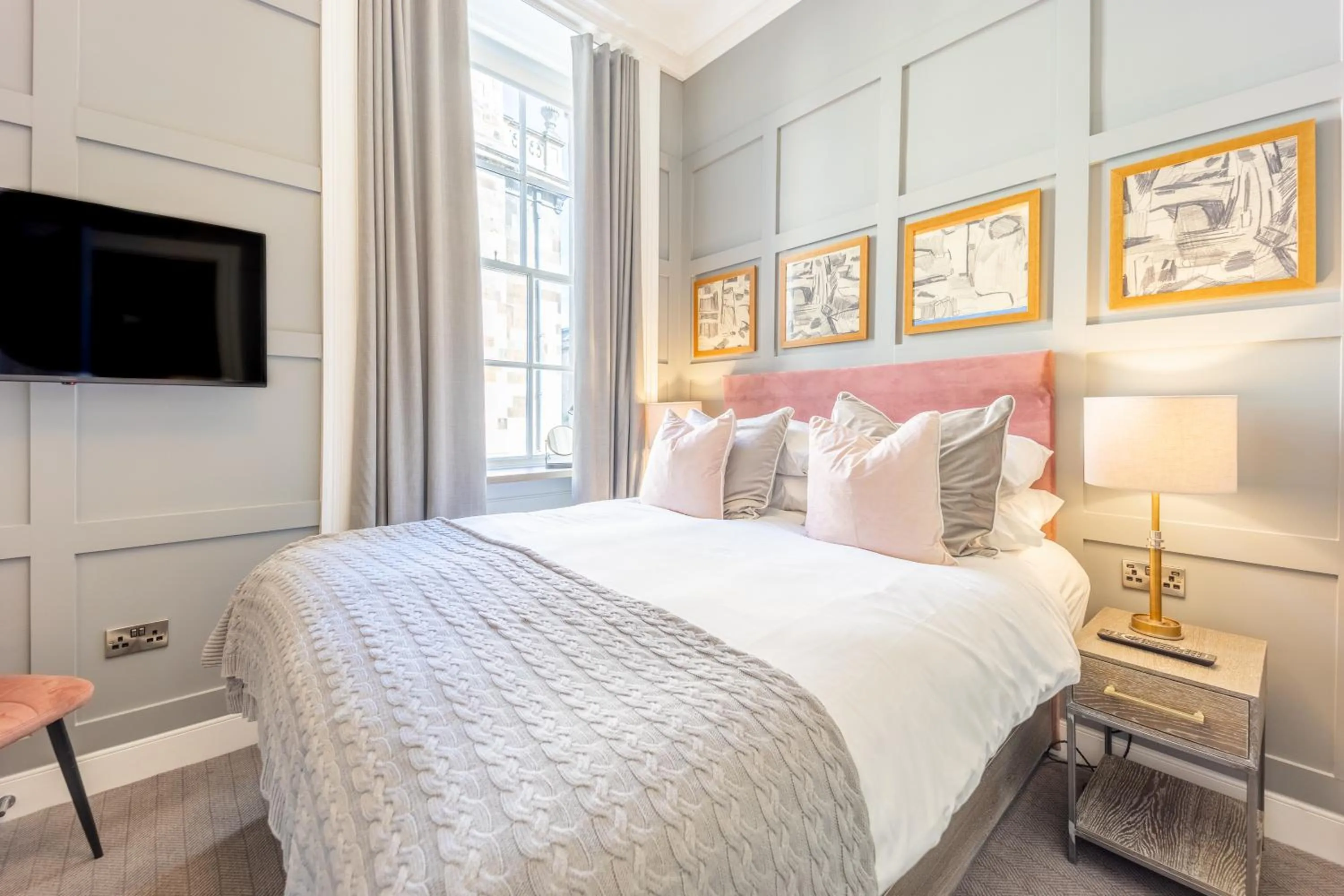 Bed in No1 Apartments Edinburgh - George IV Bridge