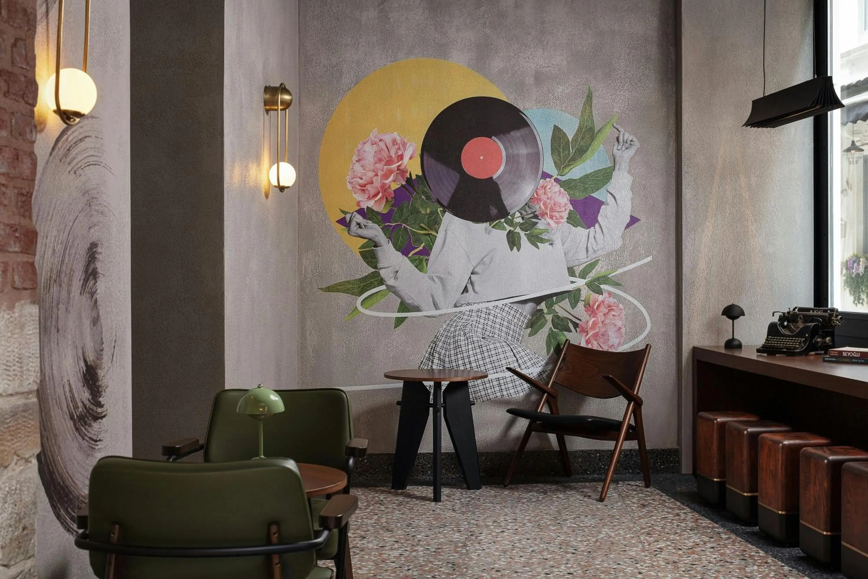 Lounge or bar in Moxy Istanbul Taksim by Marriott Bonvoy