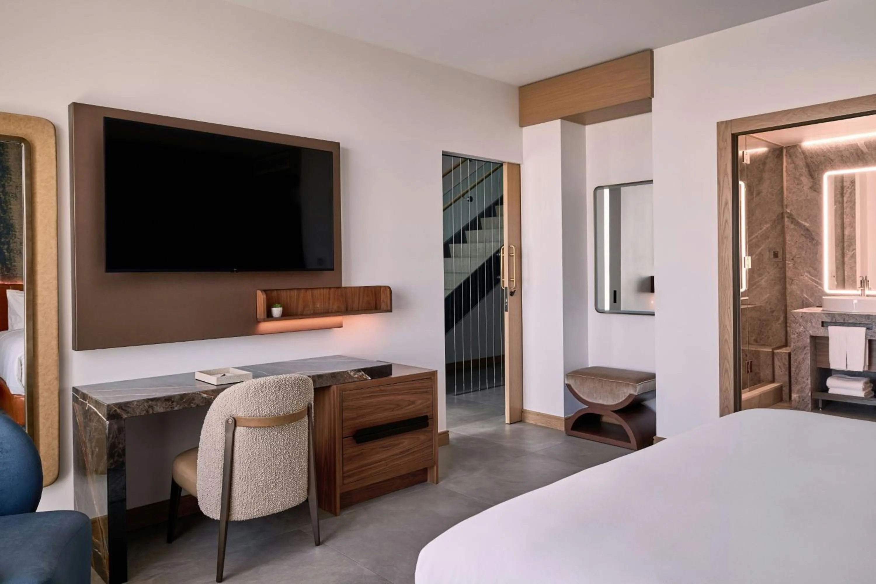 Photo of the whole room, Bed in The REMI, Scottsdale, Autograph Collection