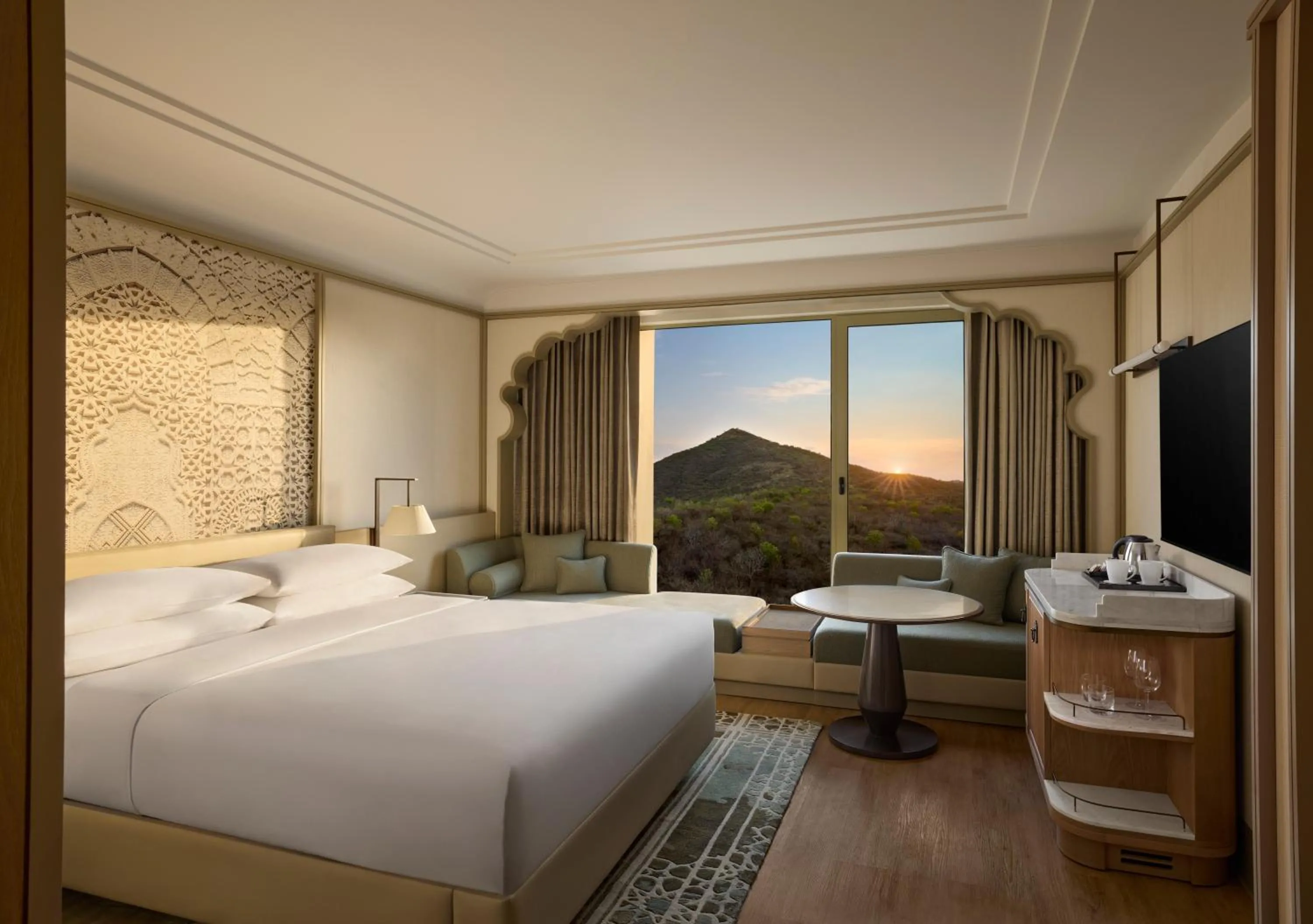 Deluxe King Room: Enjoy INR 1500 hotel credits per stay - single occupancy in Udaipur Marriott Hotel